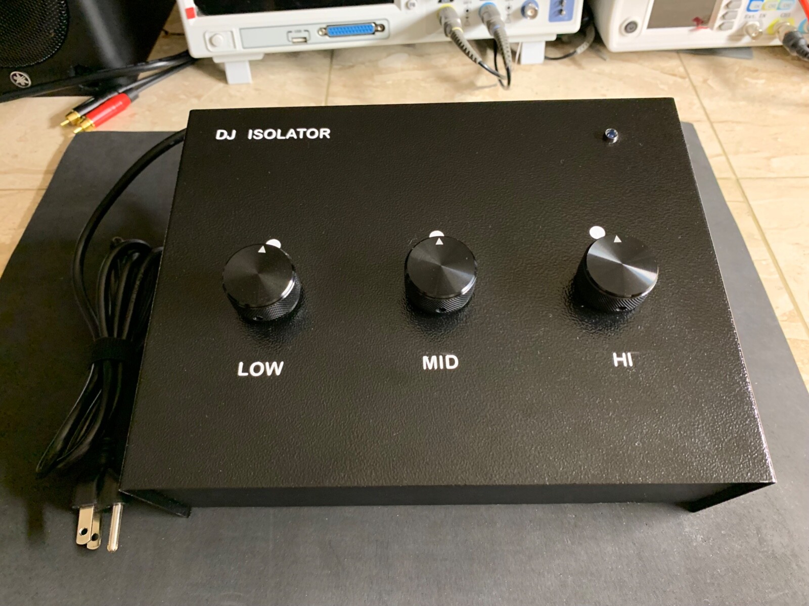 3 BAND STEREO DESKTOP DJ TONE FREQUENCY ISOLATOR