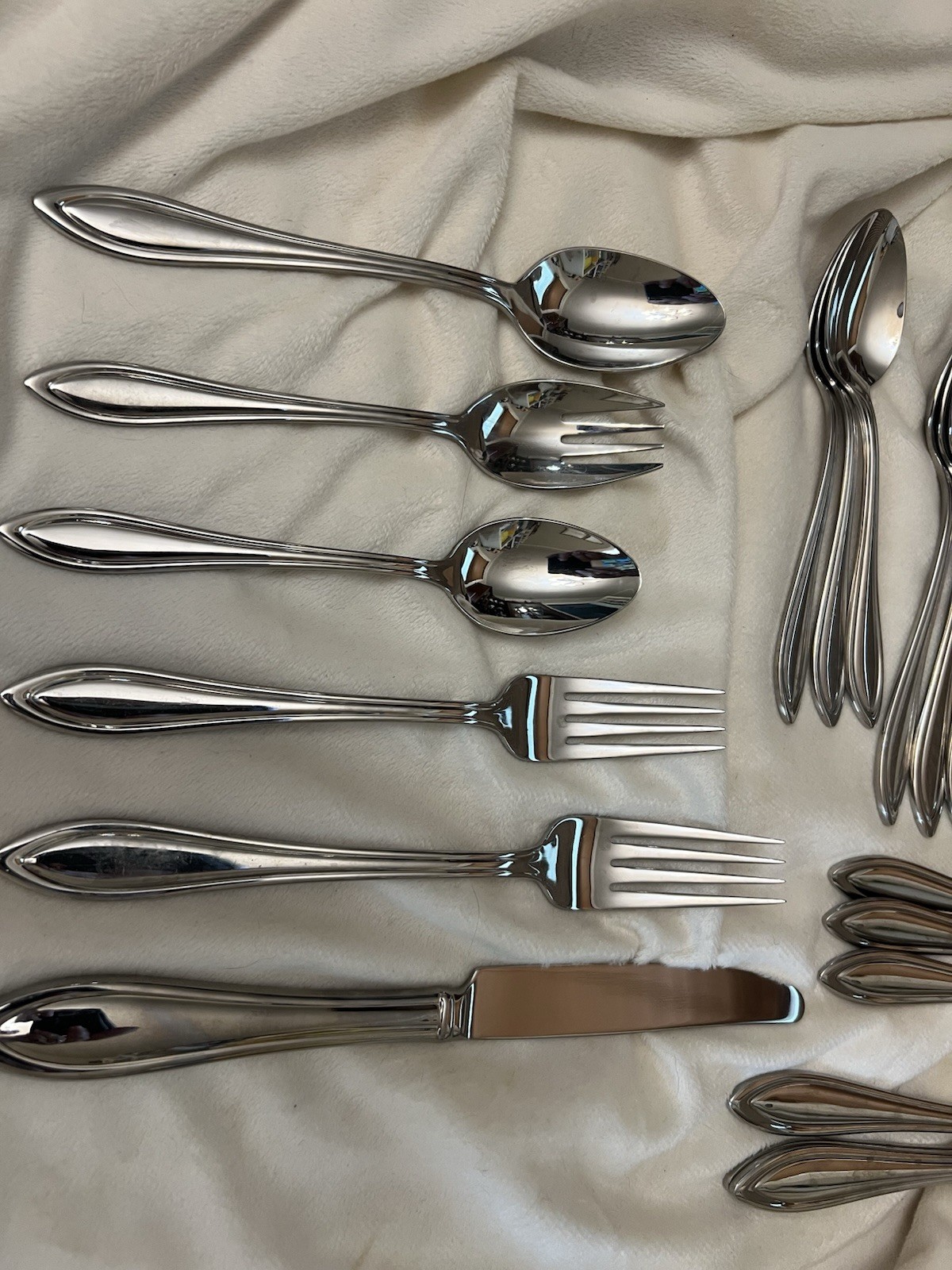Lenox Medford 6 Ps Place Settings 24 Pcs 18/10 Stainless Steel Service For 4