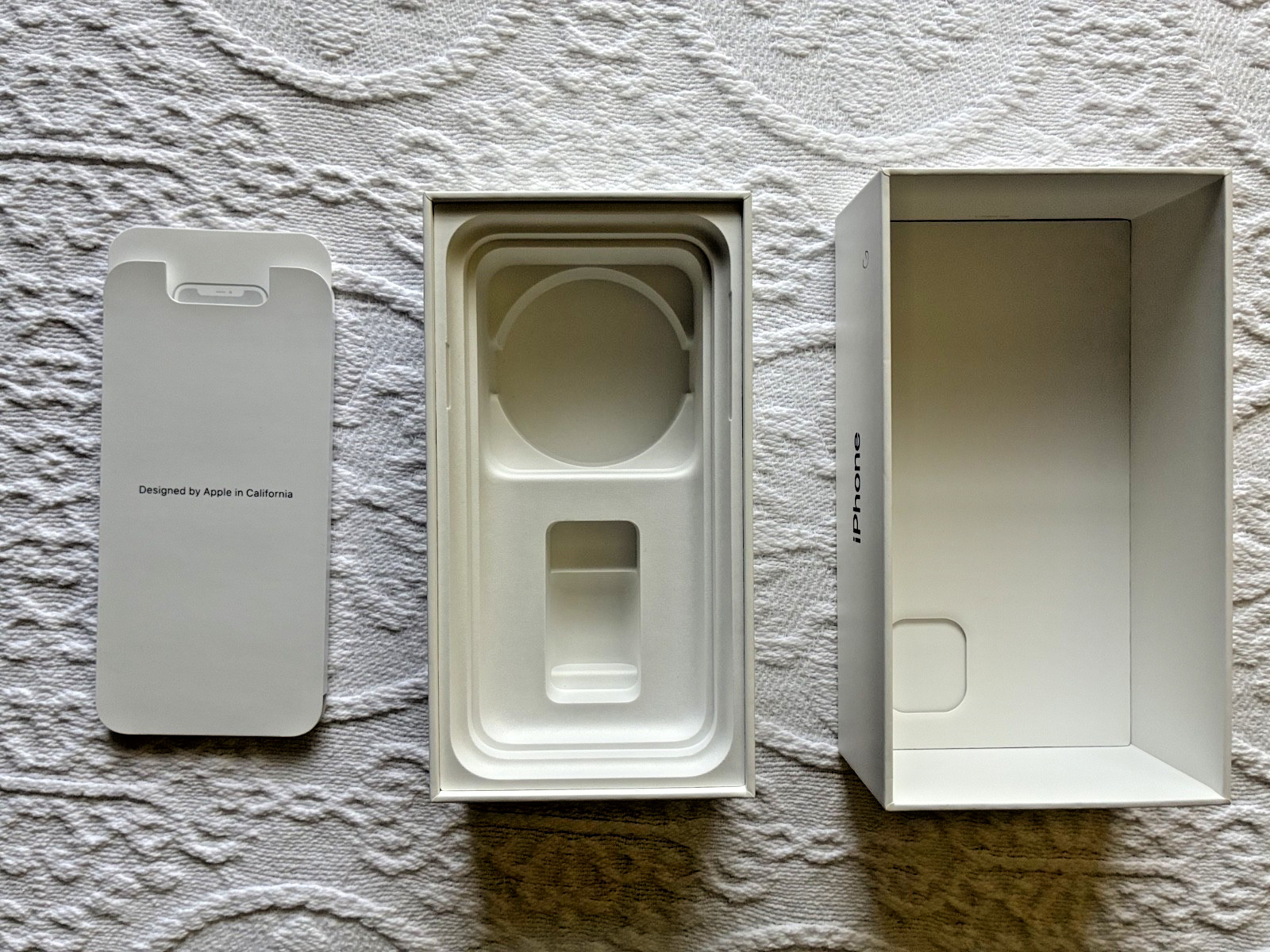 Apple iPhone 11 Retail BOX ONLY (White)