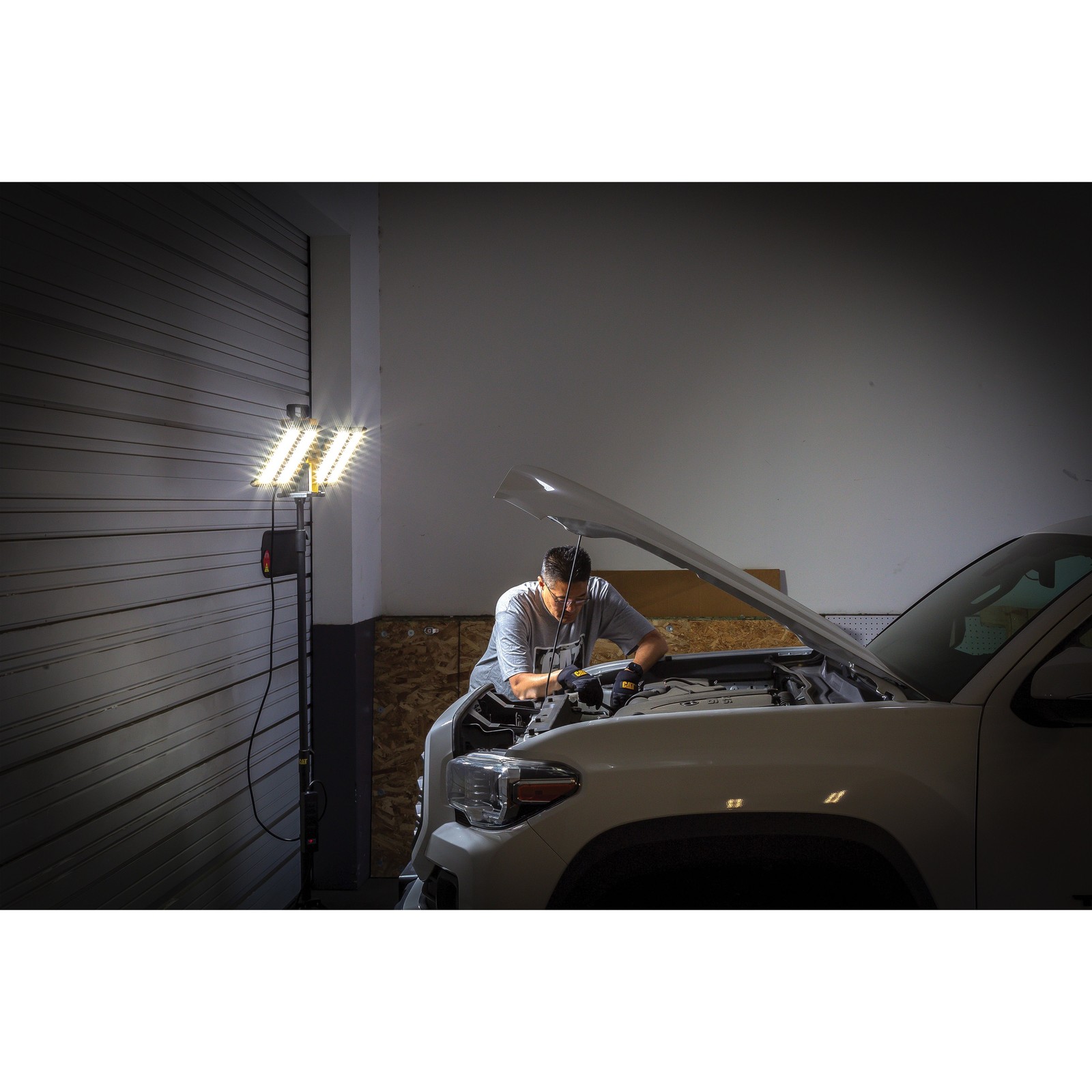 Cat 10000 Lumens 4 Panel Work Light with Tripod - 980886CWT