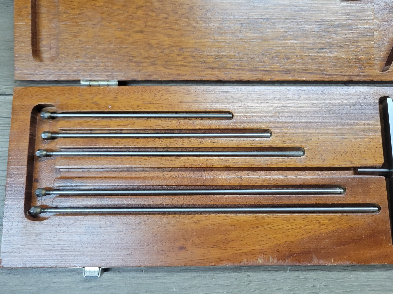 BROWN & SHARPE 0-6" DEPTH MICROMETER X .0001"