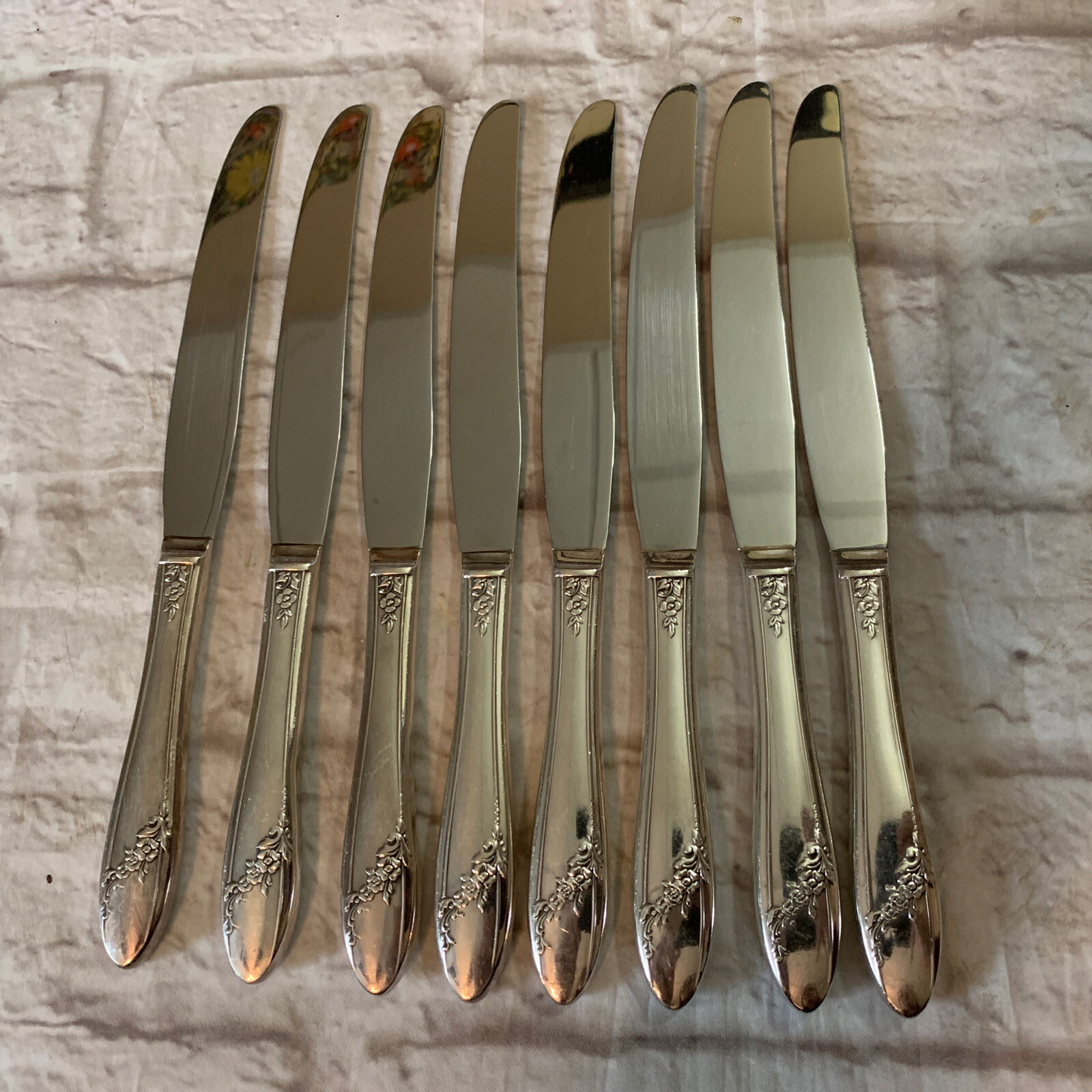 ONEIDA Community Tudor Plate QUEEN BESS SILVERPLATE SET OF 8 Knives