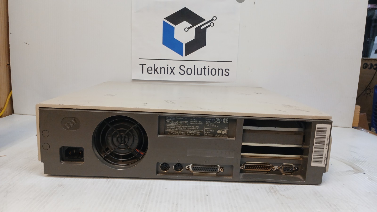 Vintage IBM Personal System/2 Model 30 8530-002 *POWERS ON* *UNTESTED* *READ!*