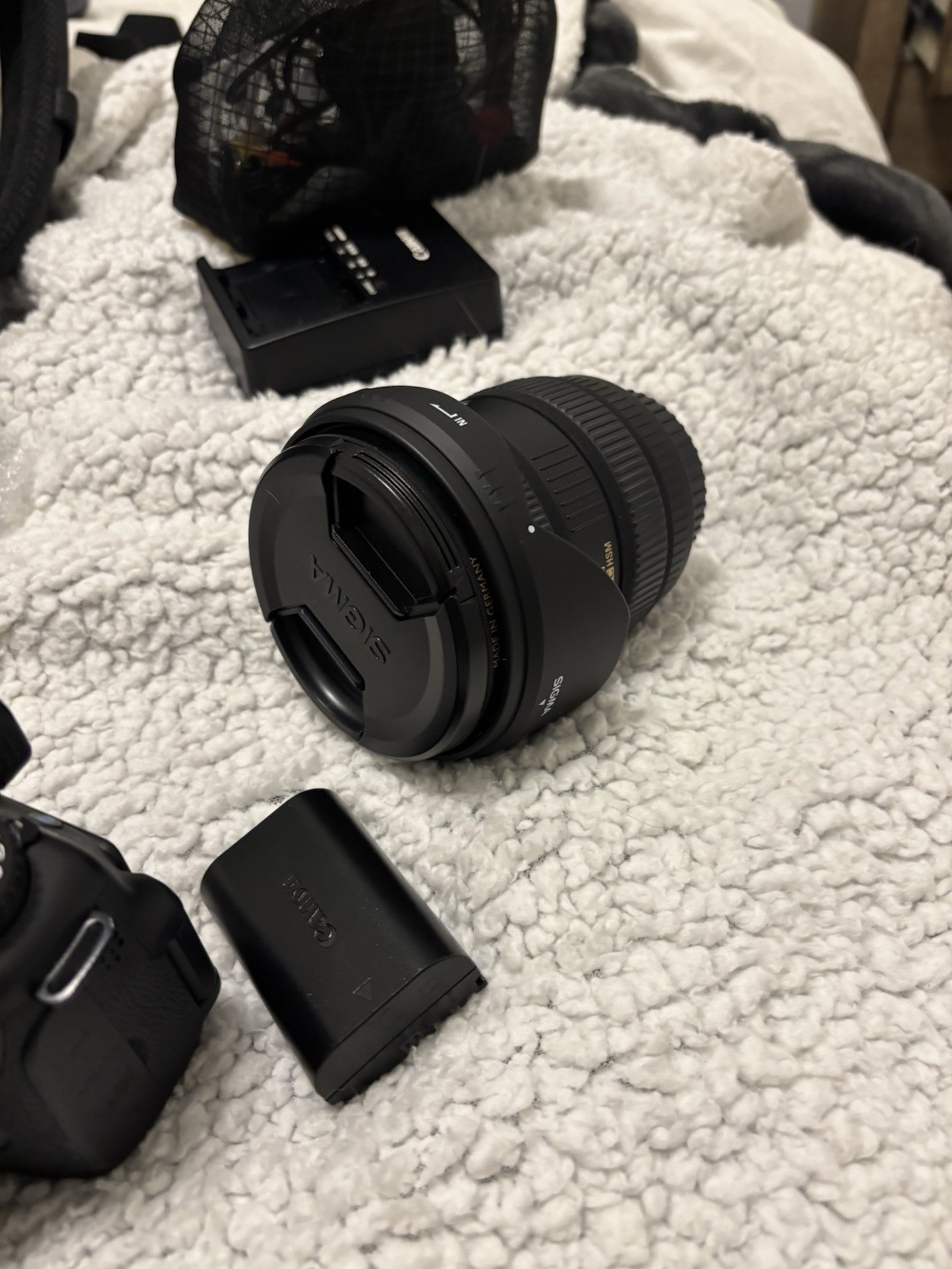 Cannon EOS 60D Bundle: 3 Lenses, Battery & Charger, Video Cords & Camera Bag.