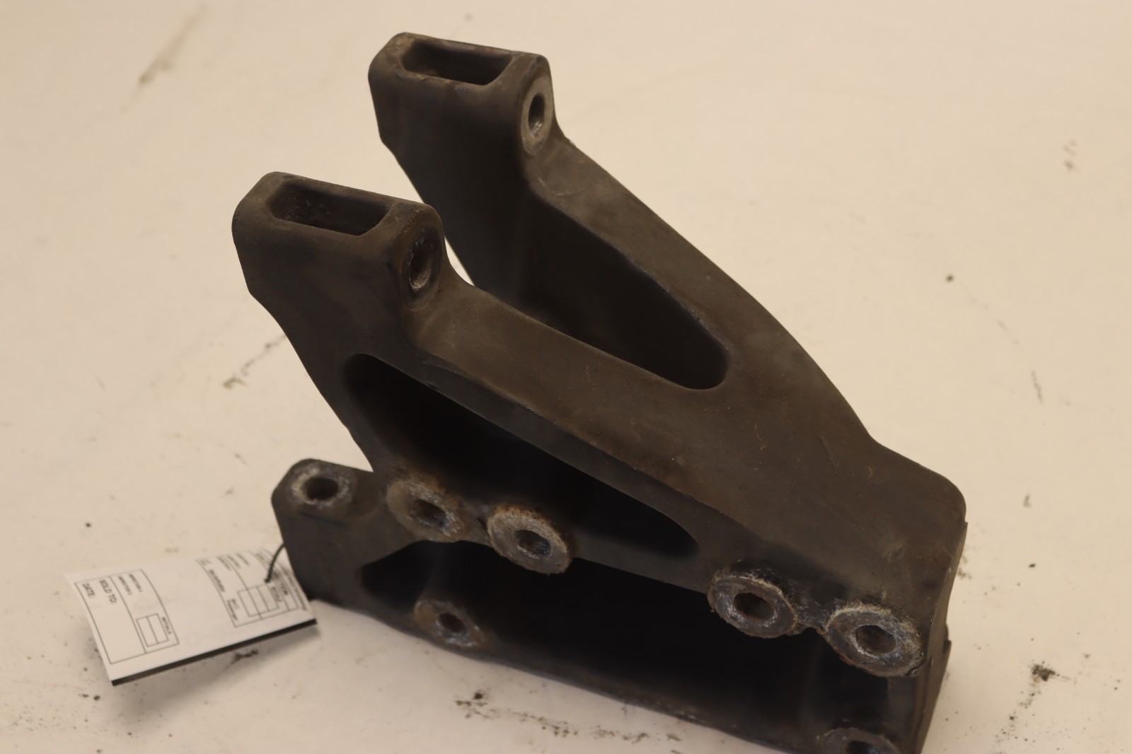 2013-2021 PETERBILT 579 PACCAR LEFT SIDE FLEX AIR SPRING HANGER MOUNT OEM