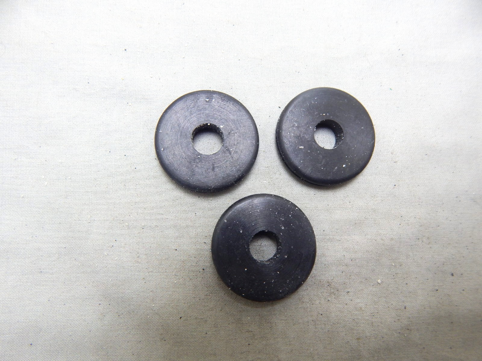 3 / 8" ID RUBBER GROMMETS