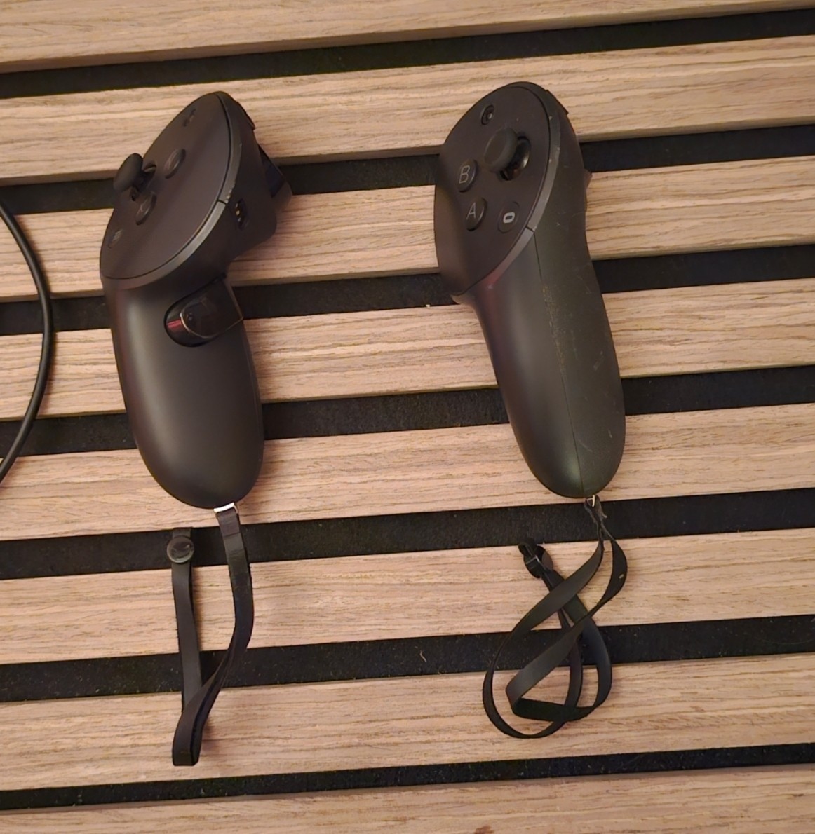 Meta Touch Pro Controllers & Charging Dock for Quest Pro/Quest 2 Black