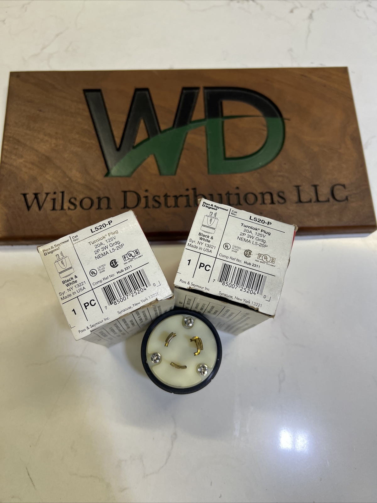 (LOT OF 2) PASS & SEYMOUR LEGRAND L520C TURNLOK PLUG BLK/WHT CONNECTOR -FREE SHP