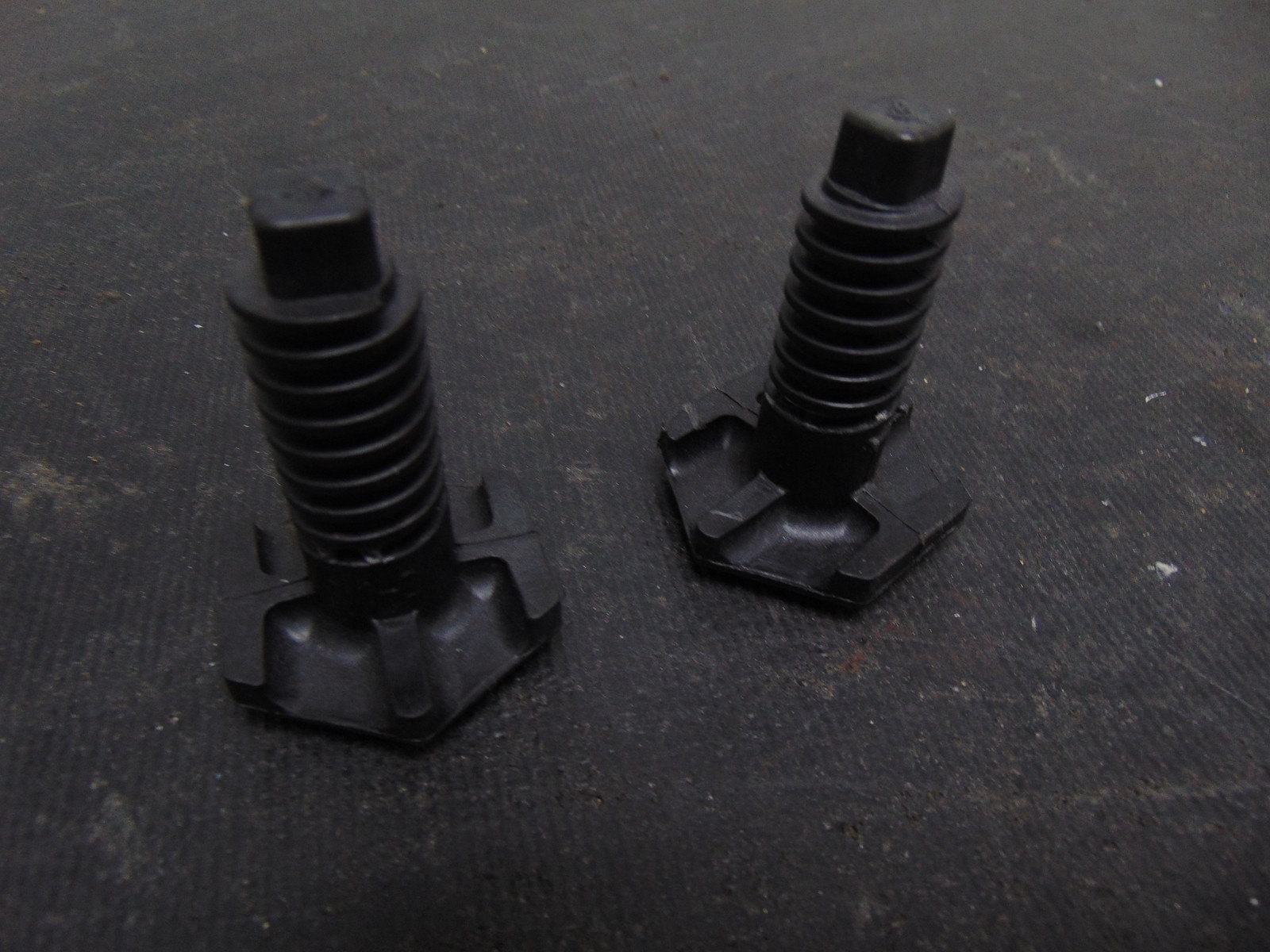 Samsung Gas Range NX60A6511SG Leveling Legs Rear Qty 2 DG61-00525A