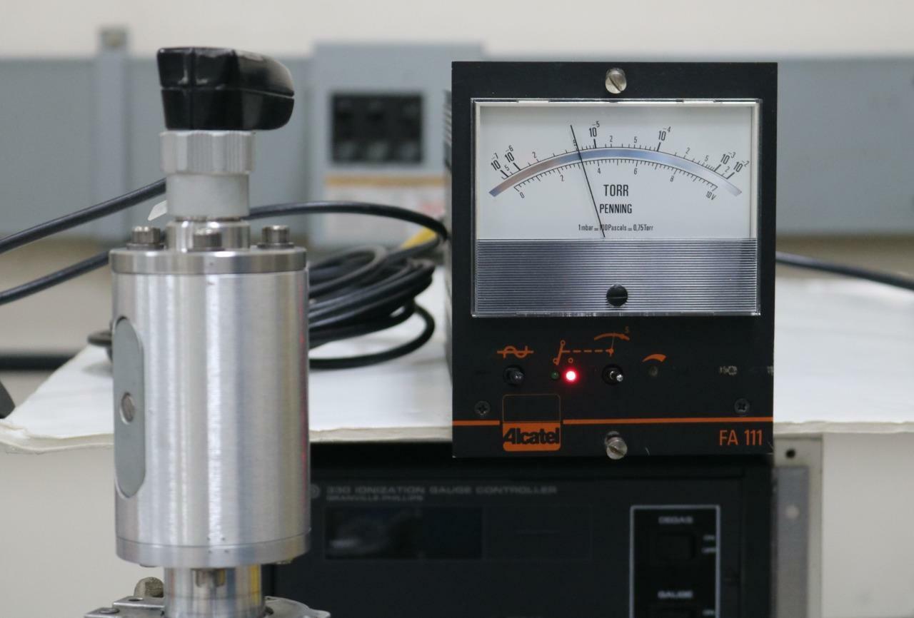 Alcatel CF2P Cold Cathode Gauge with FA 111 Controller