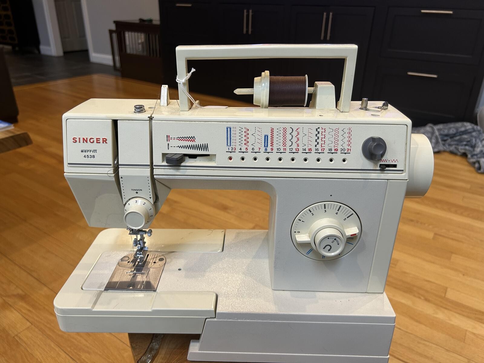 Singer Solid State 4538 Vintage Sewing Machine with Case