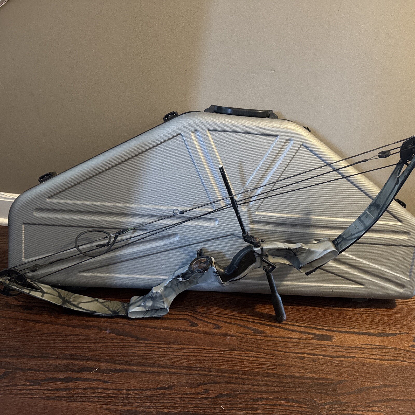 Jennings Carbon Extreme Compound Bow.  Free Shipping.