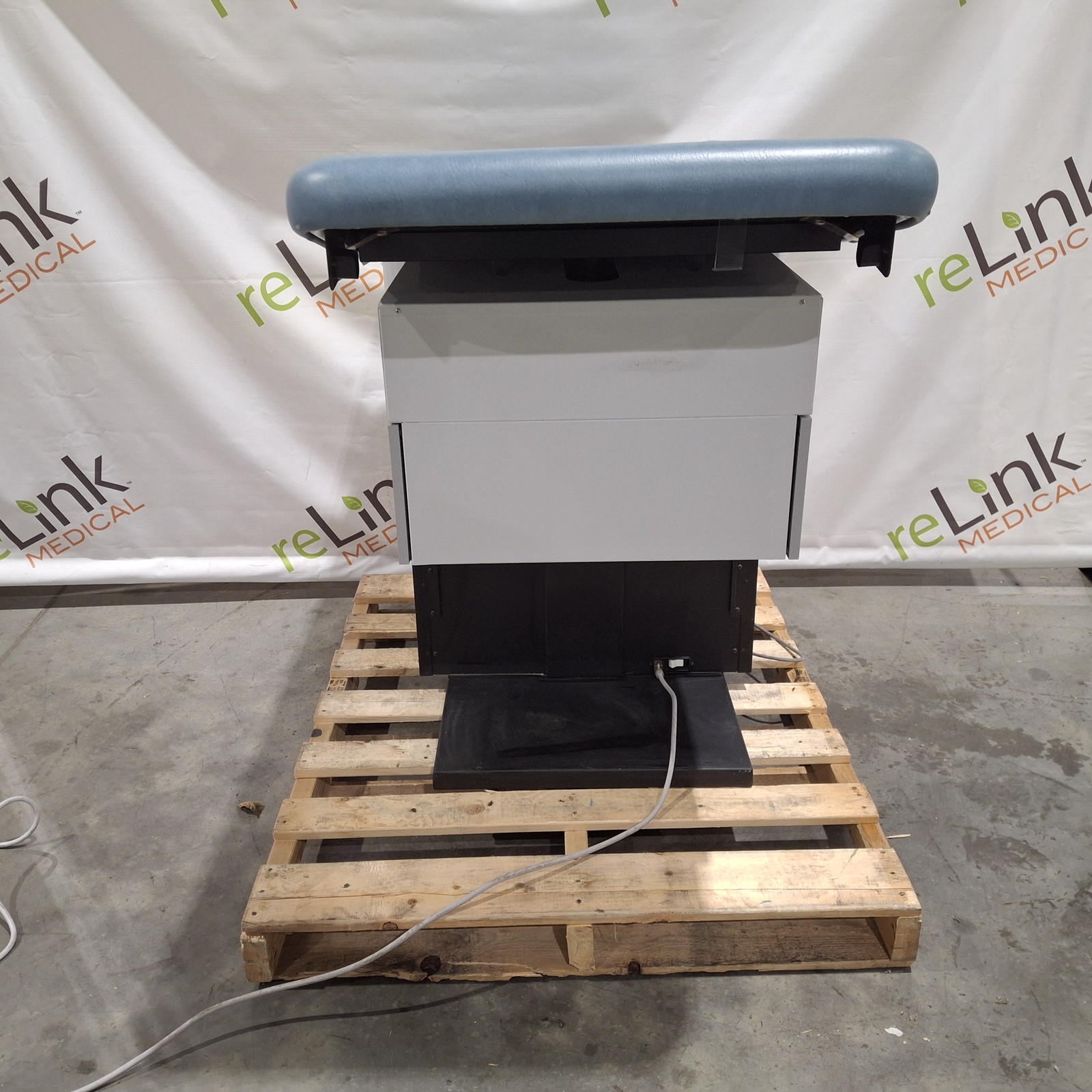Enochs Encore Power 4200 Exam Chair