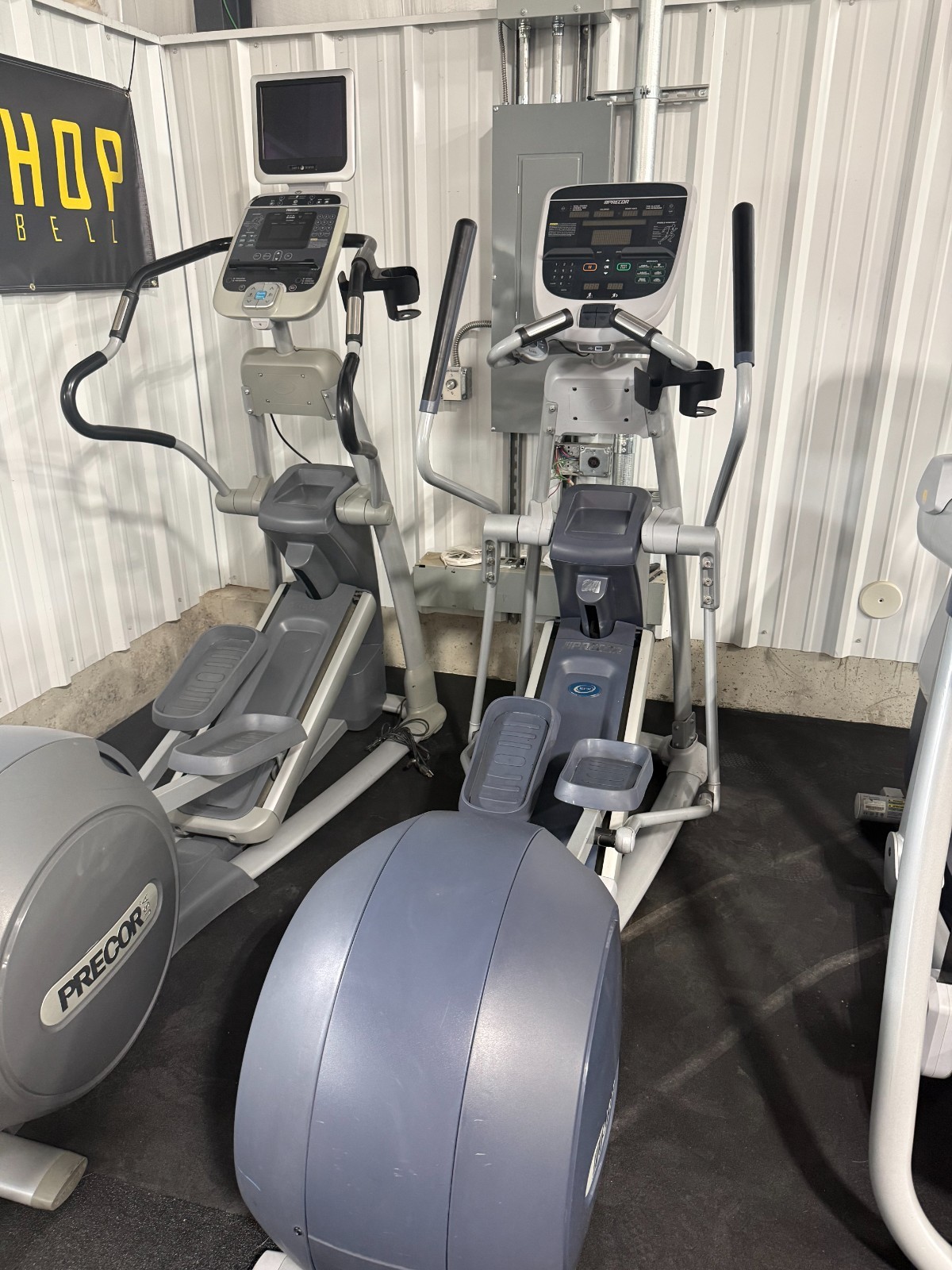Precor EFX 835 Total Body Elliptical Trainer w/P30 Console