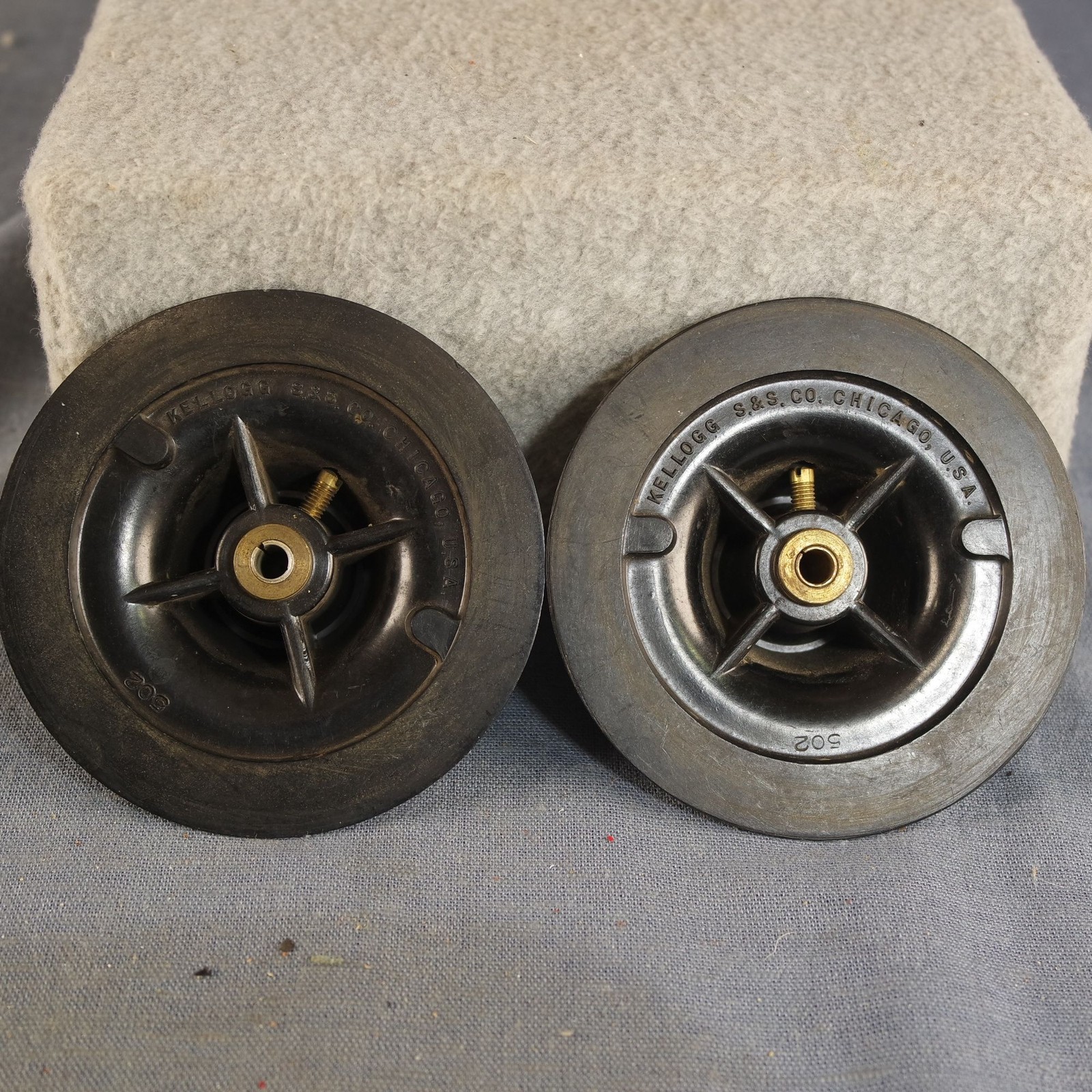 1920s Pair of 4" Knobs Kellogg S&S #502 Early TRF Battery Sets 2 vintage Knobs