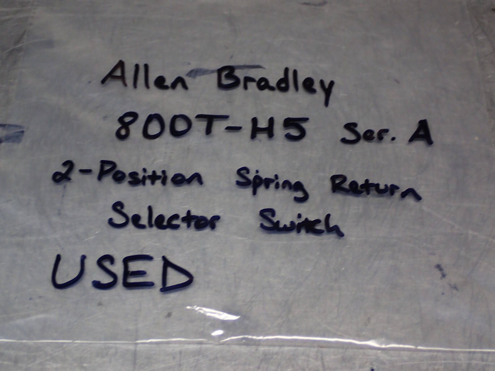 Allen Bradley 800T-H5 Ser A 2 Position Spring Return Selector Switch Used