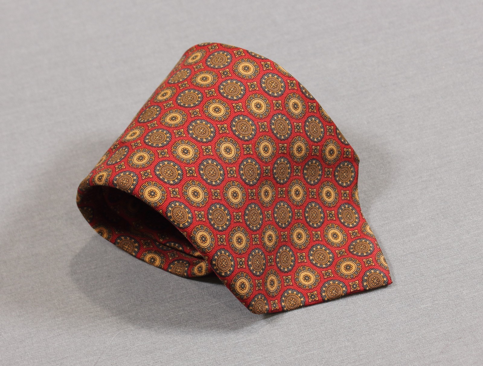 Brooks Brothers 346 100% Silk Tie Necktie Red Geo Metric USA 3.5" Wide
