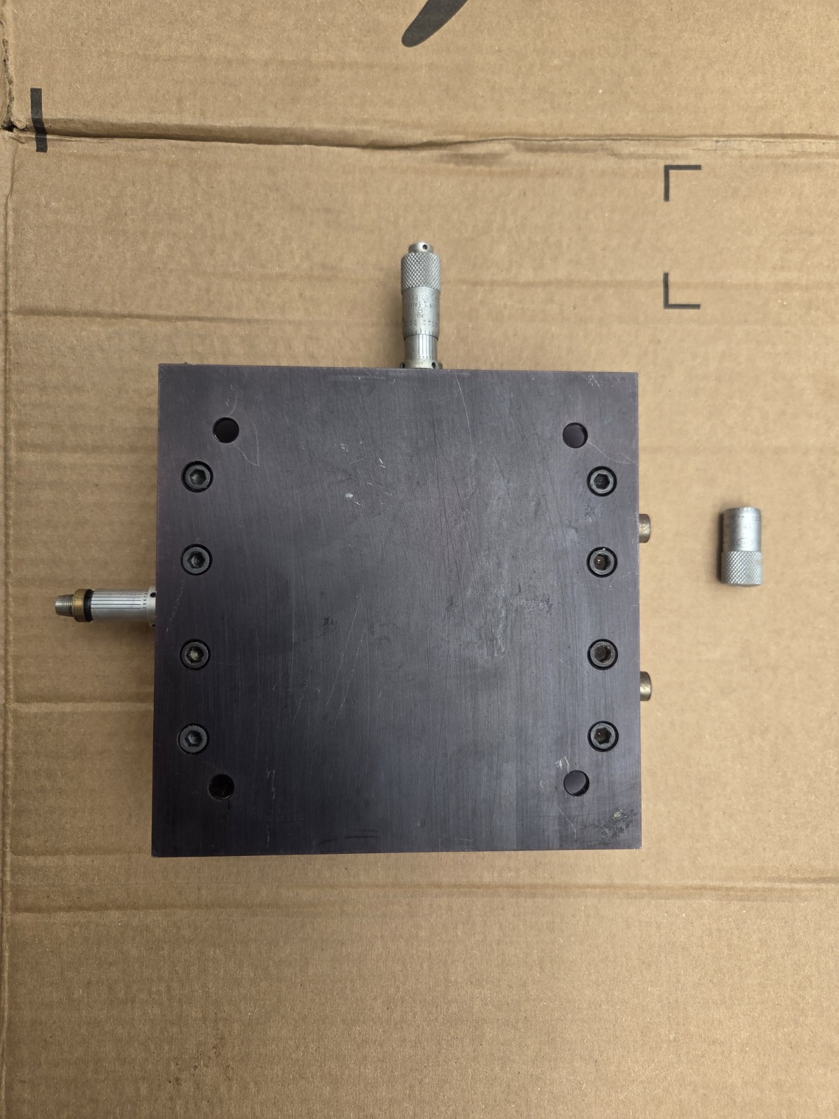 Newport 400 Dual-Axis Linear XY Translation Stage (FOR PARTS)
