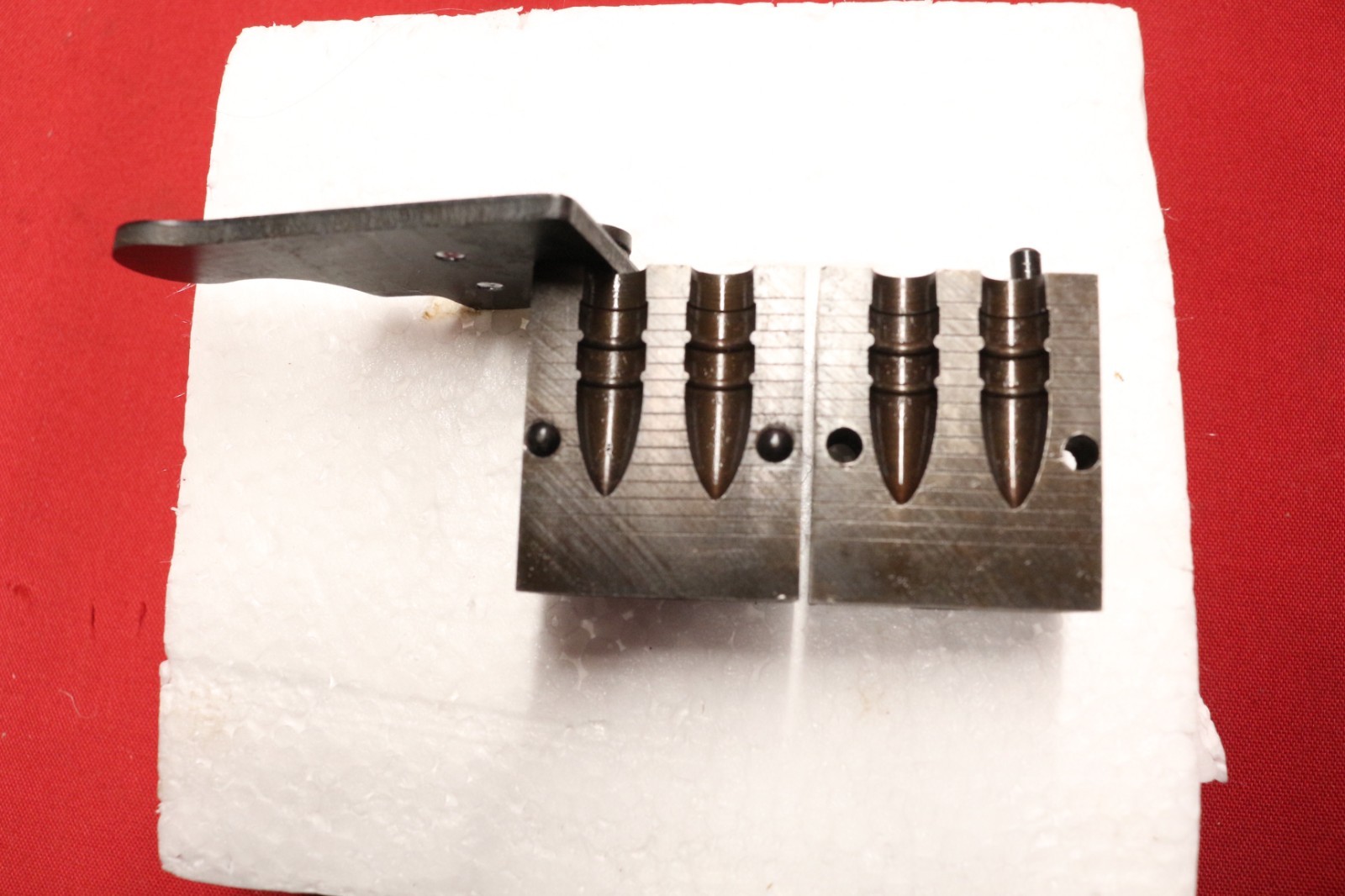311413 LYMAN IDEAL 30 Cal Pointed- 169 GRAIN DOUBLE CAVITY BULLET MOLD BLOCK
