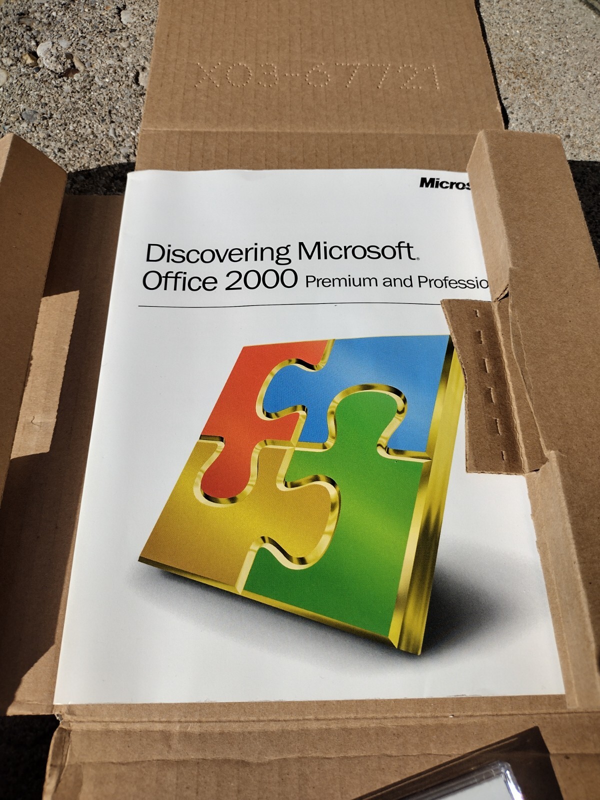 Microsoft Office 2000 Professional Full Retail Box VG Cnd Fast Ship