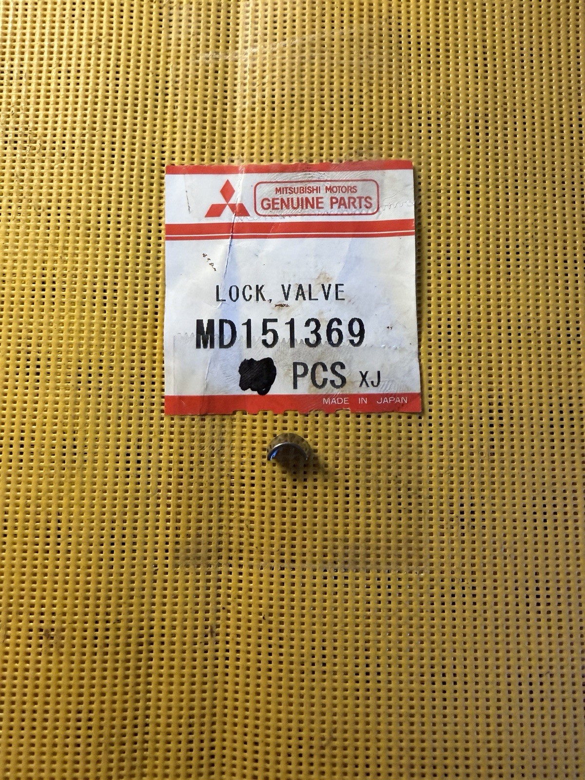 Genuine Mitsubishi Valve Keeper MD151369