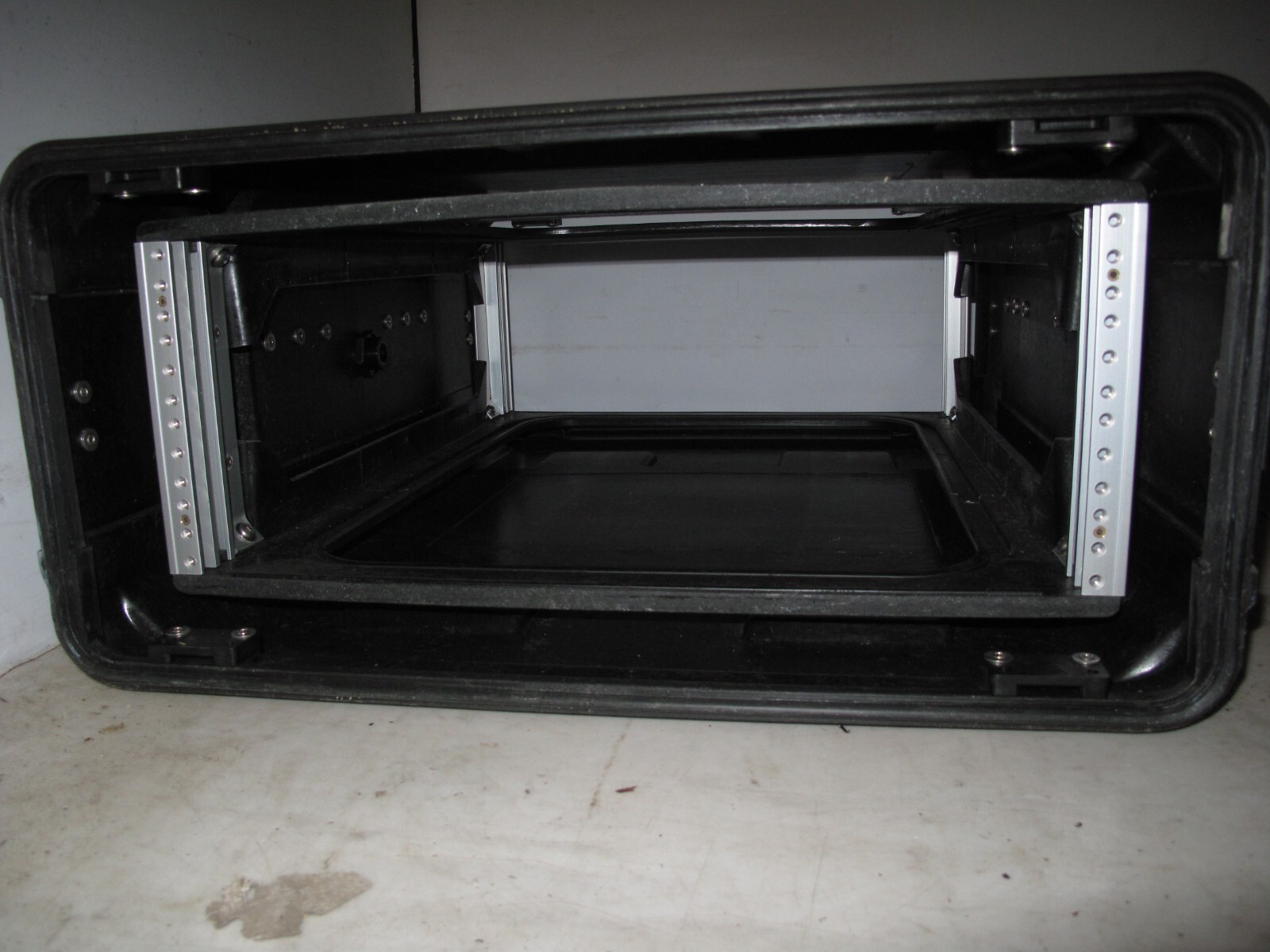 Rackmount 4U 19x24 ECS Composite Shockmount Electronics Black Equipment Case