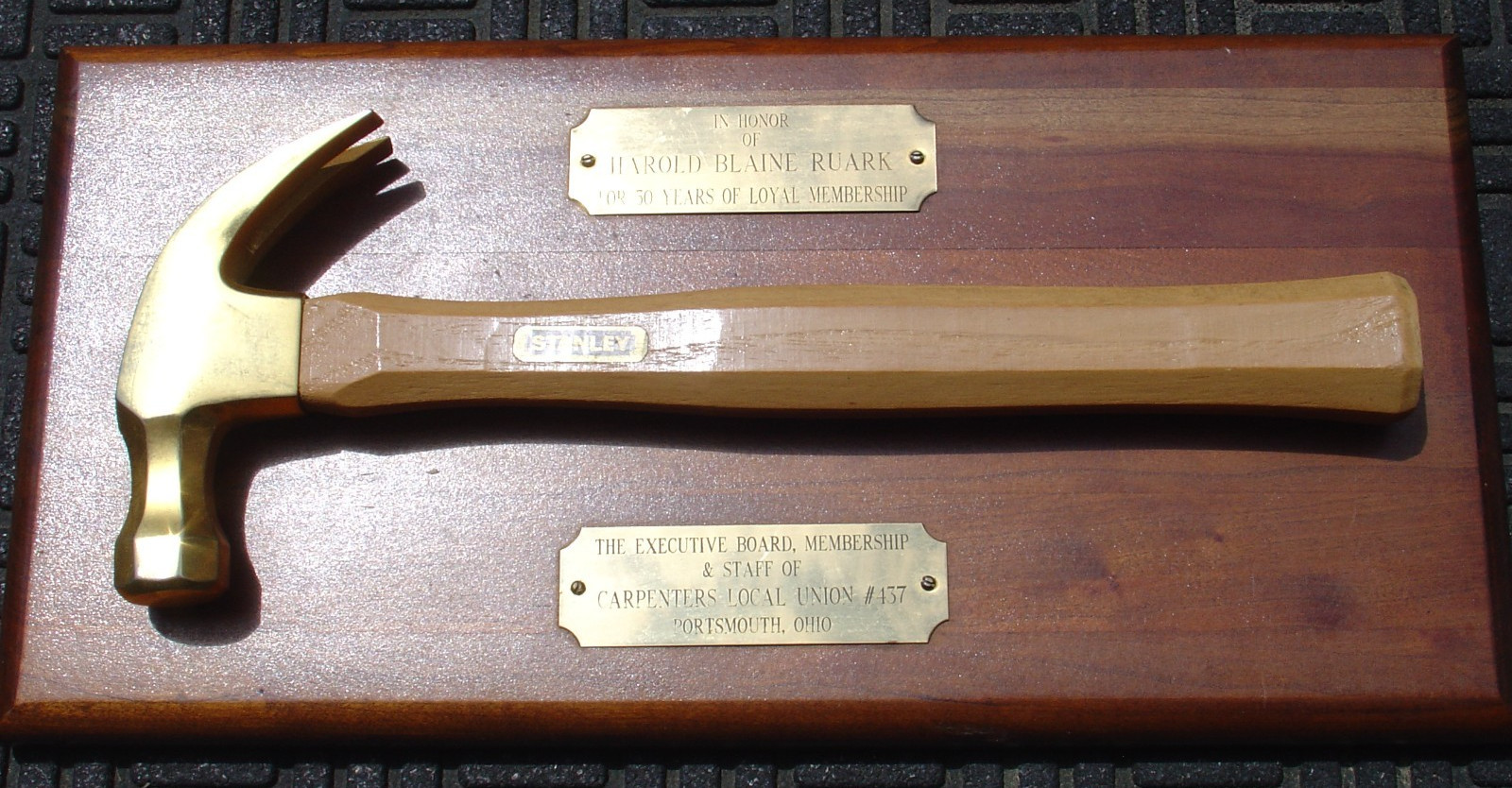 STANLEY TOOLS SALESMAN Gold Plate 100 Plus Hammer Award Plaque Carpenter Union