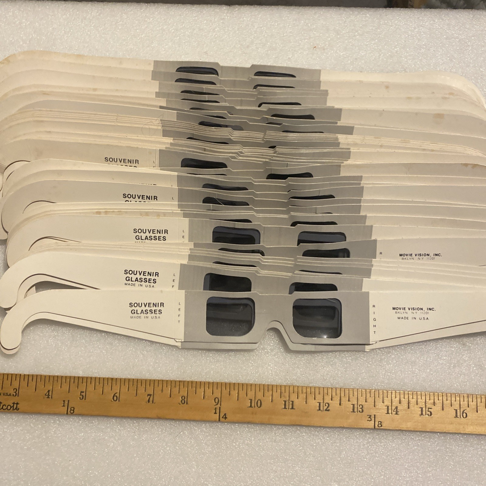 LOT OF 50 VINTAGE 3D MOVIE TV GLASSES