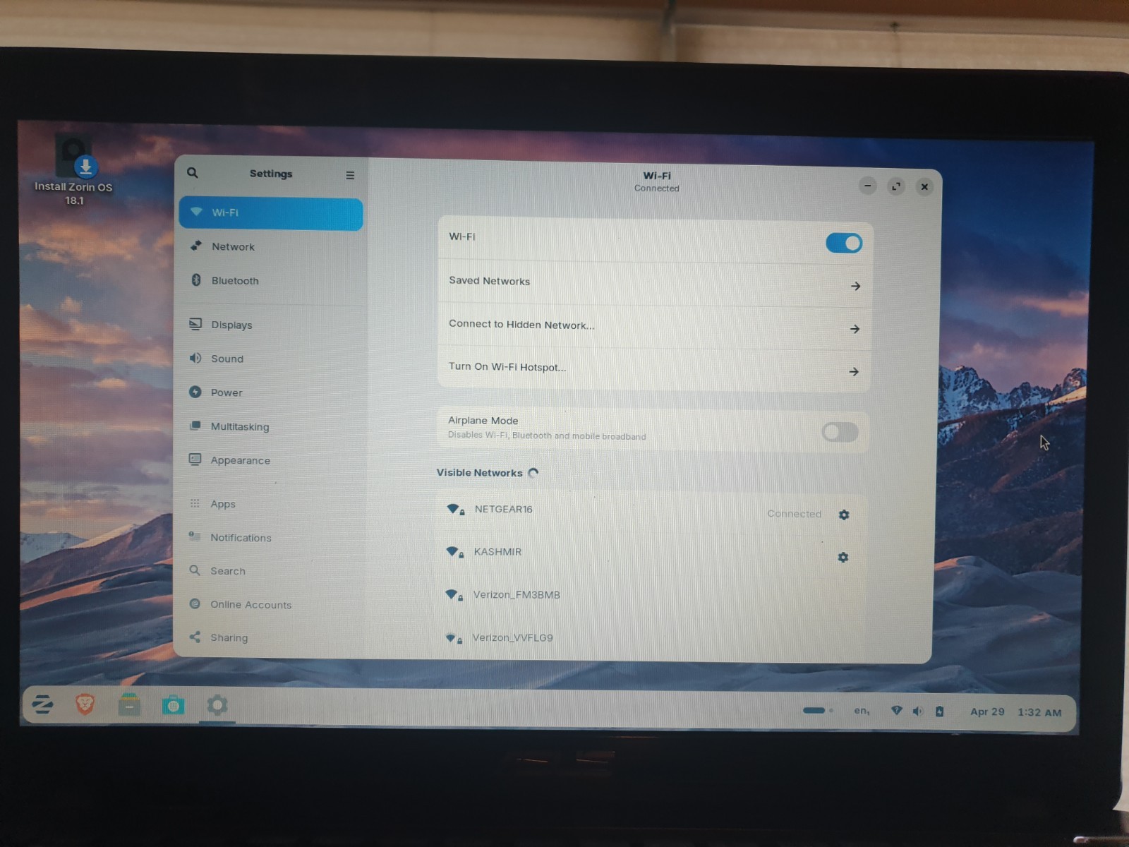 Linux Zorin OS 18.1 Education, 64-bit, Bootable Live and Install USB Flash Drive