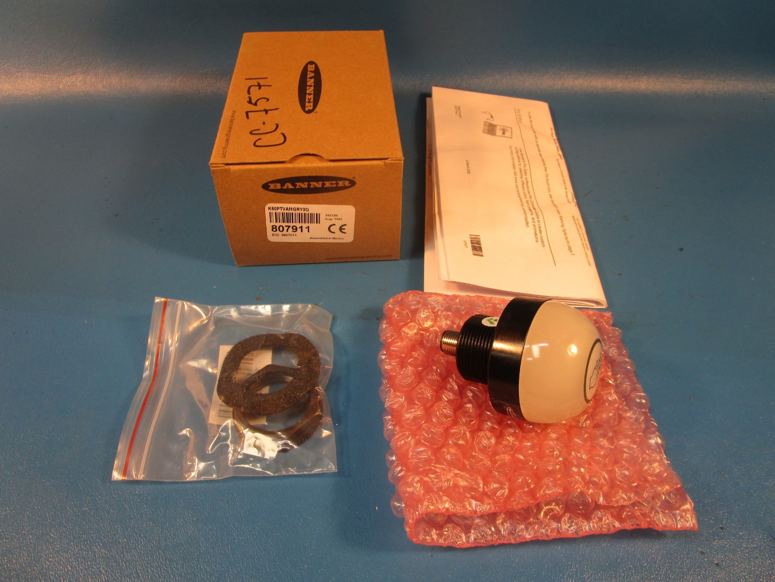 Banner K50PTVAMGRY3Q, 807911 3-Color RGB Touch Sensor with Vibration Feedback