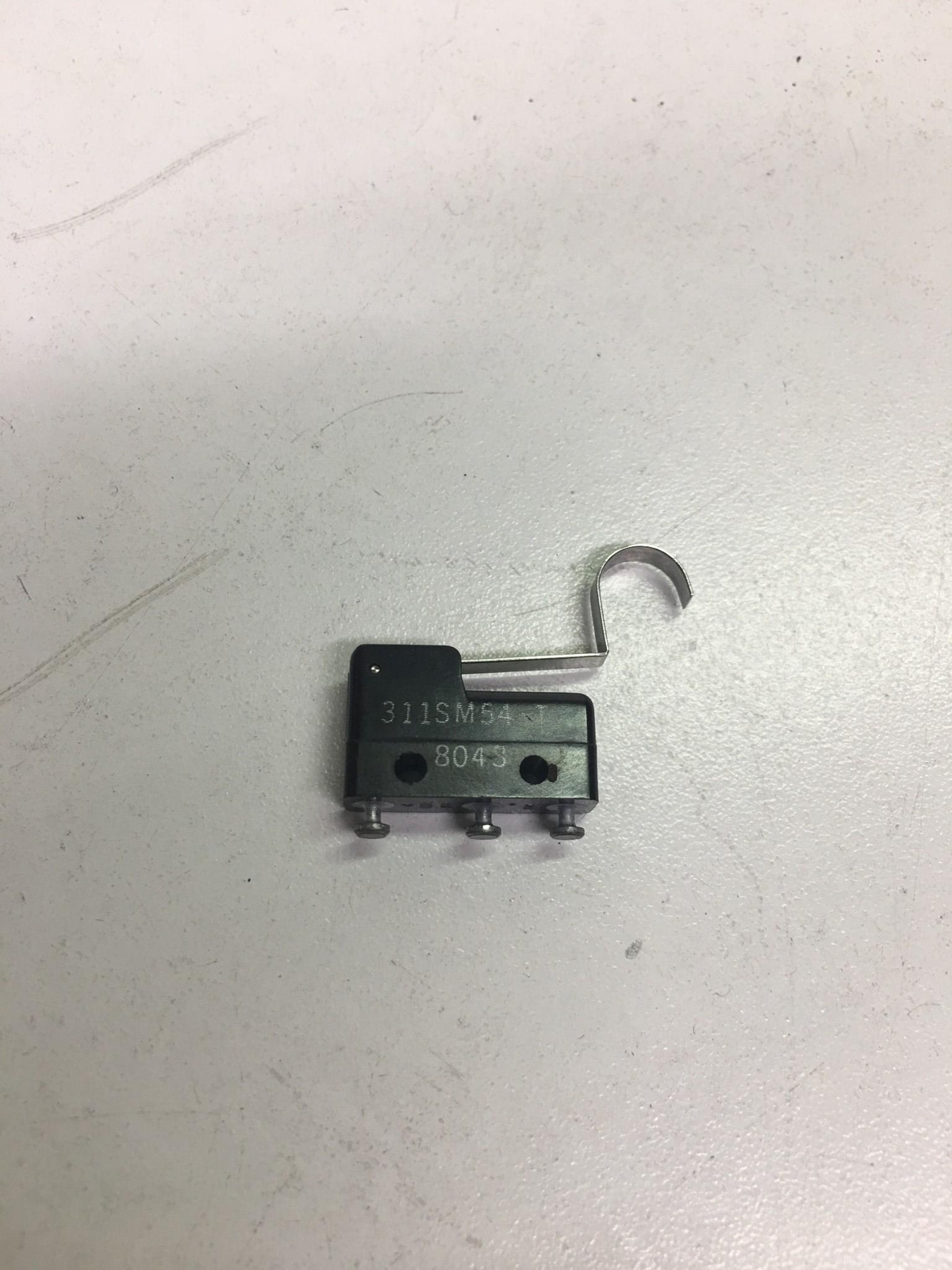 UND. LAB. INC 311SM54-T Micro Leaf Switch Roller Lever 5A- 250V (LOT OF 2)