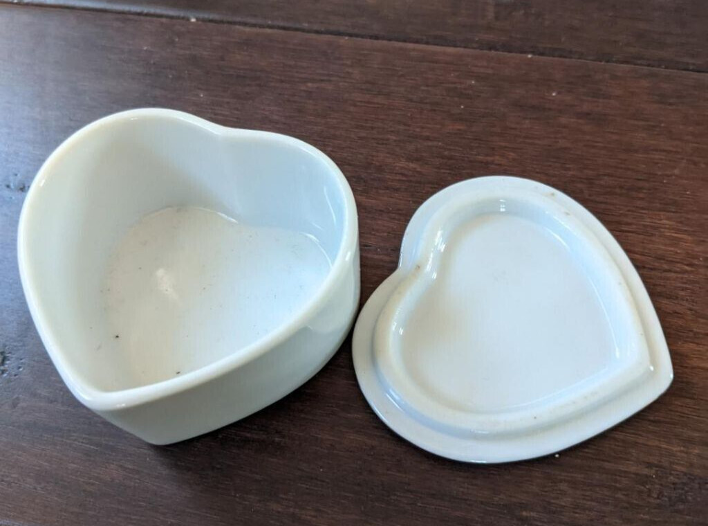 Nashville heart-shaped box porcelain