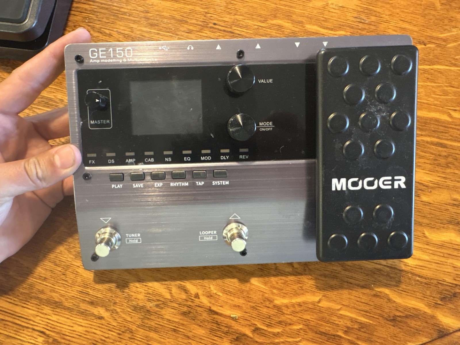 MOOER GE150 Guitar Multi-Effects Processor Amp Modeling USB Silver Black Used