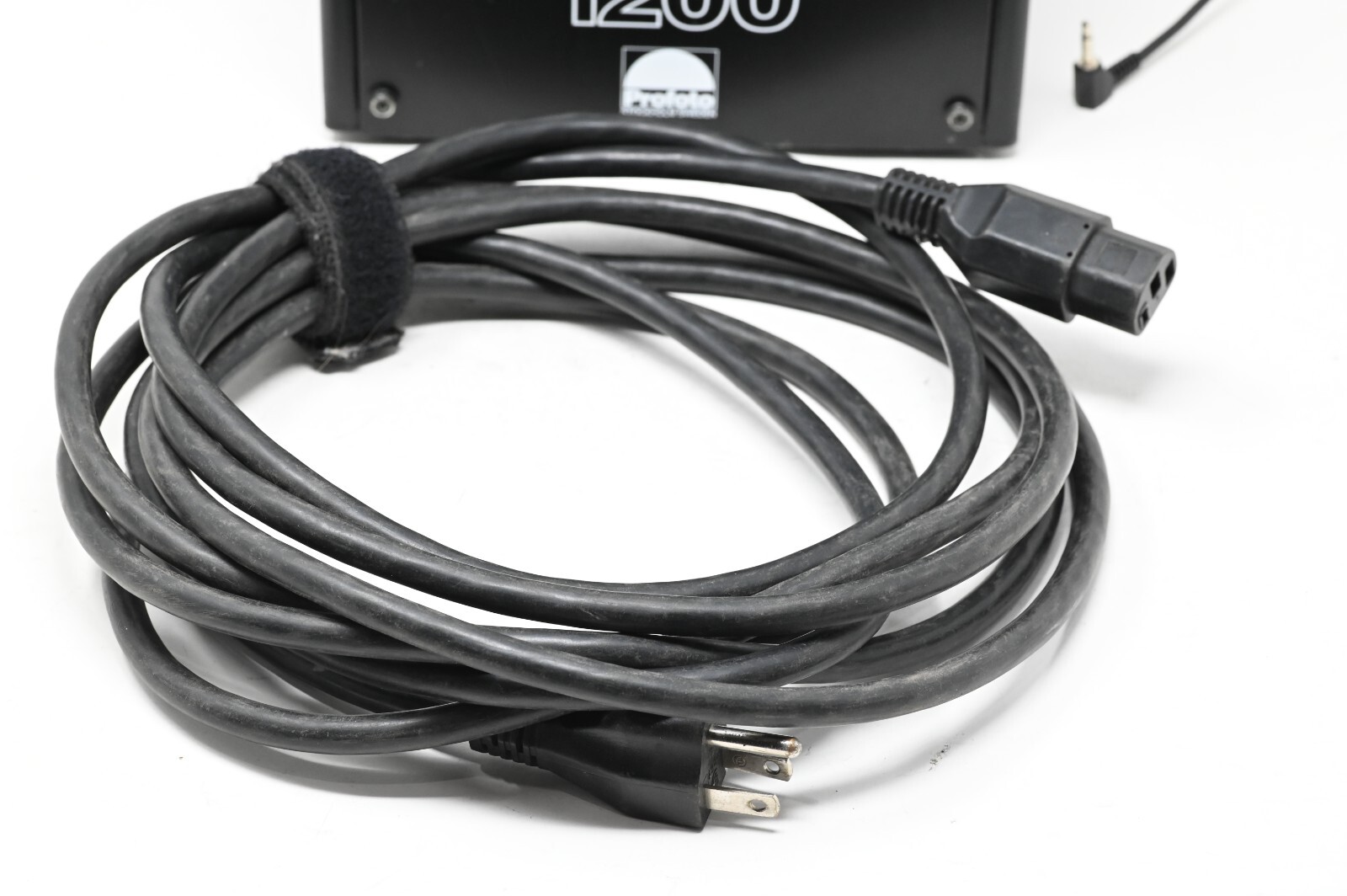 Profoto Acute2R 1200 Generator w/ Sync cable - (#30)