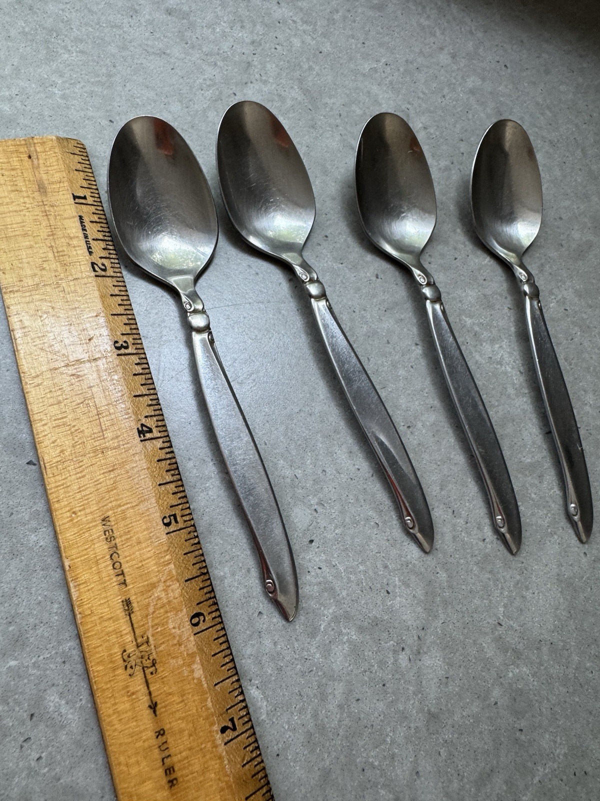 Oneida USA Rogers Flair Pattern Stainless Flatware Complete Service for 4 20 Pcs