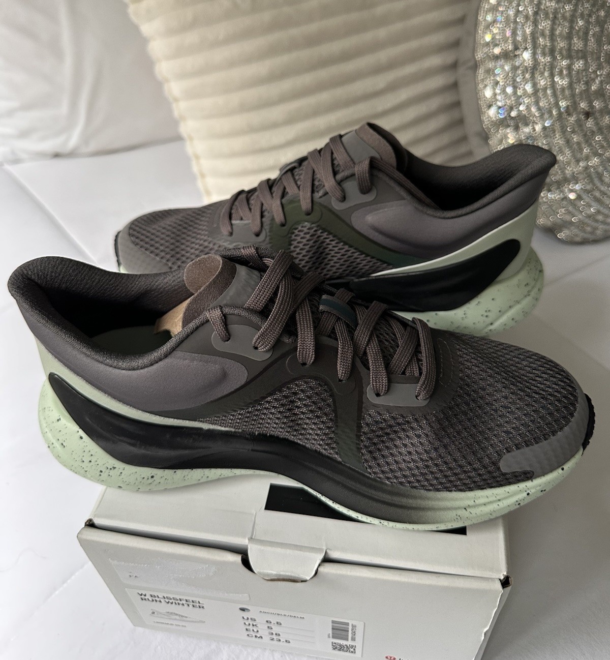 New In Box! Lululemon Blissfeel Women's Running Gray/Black/Green Sz 6.5 Sneakers