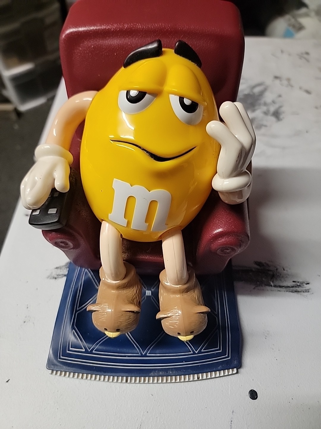 Vintage 1999 Yellow M&M La-Z-Boy Candy Dispenser-Excellent New