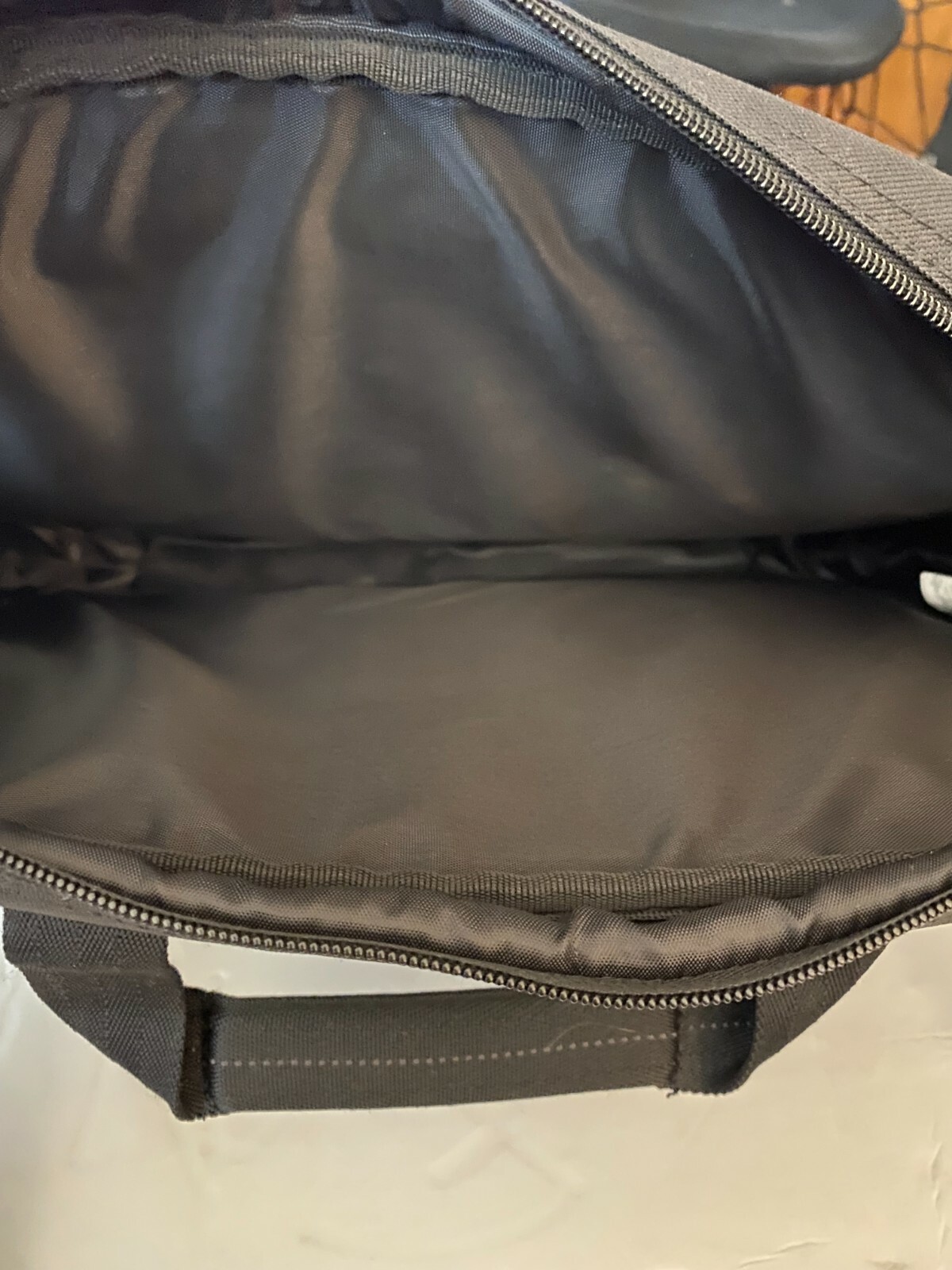 Targus laptop bag 17" Shoulder Strap Red Stripe