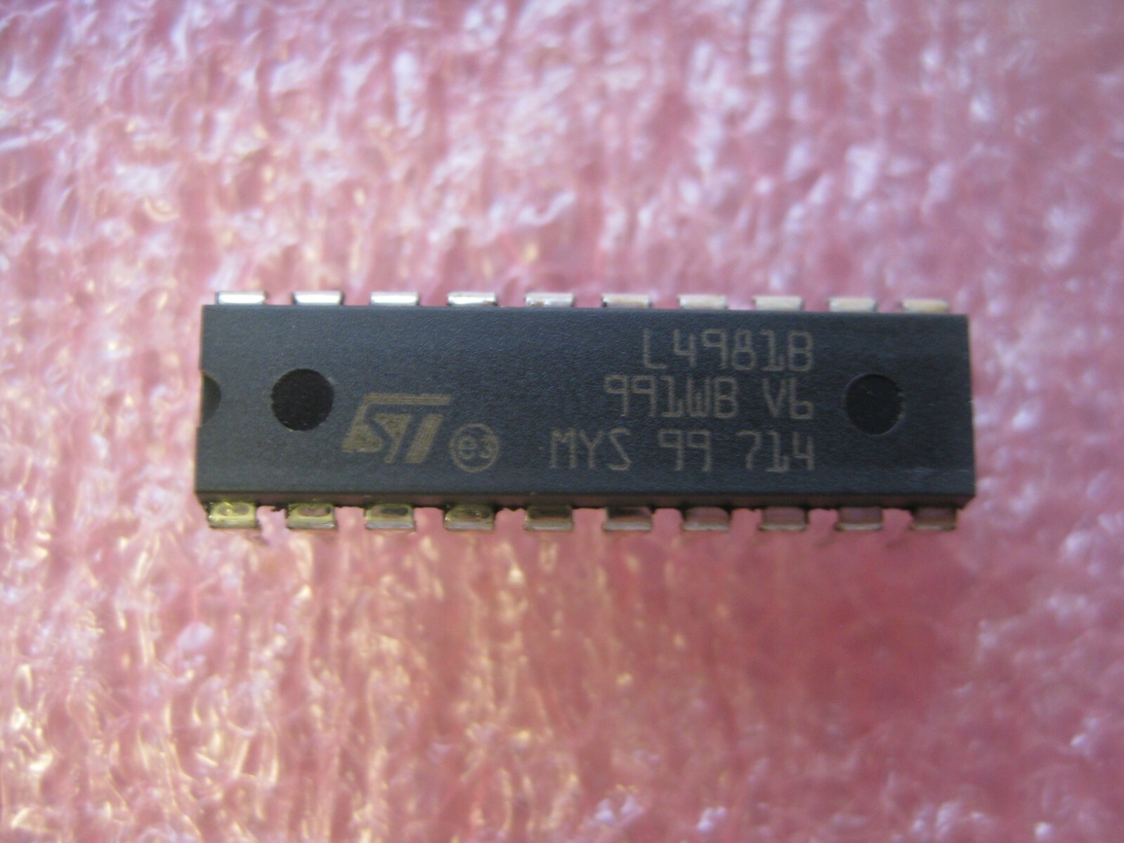 L4981B IC POWER FACTOR CORRECTOR 20-PIN DIP (LOT OF 1)