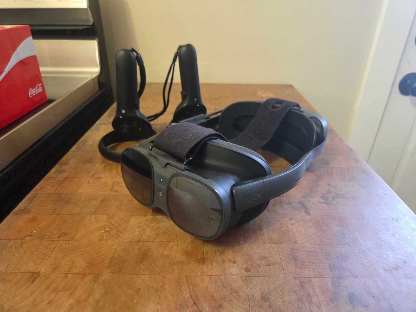 HTC Vive XR Elite w/ Deluxe Pack