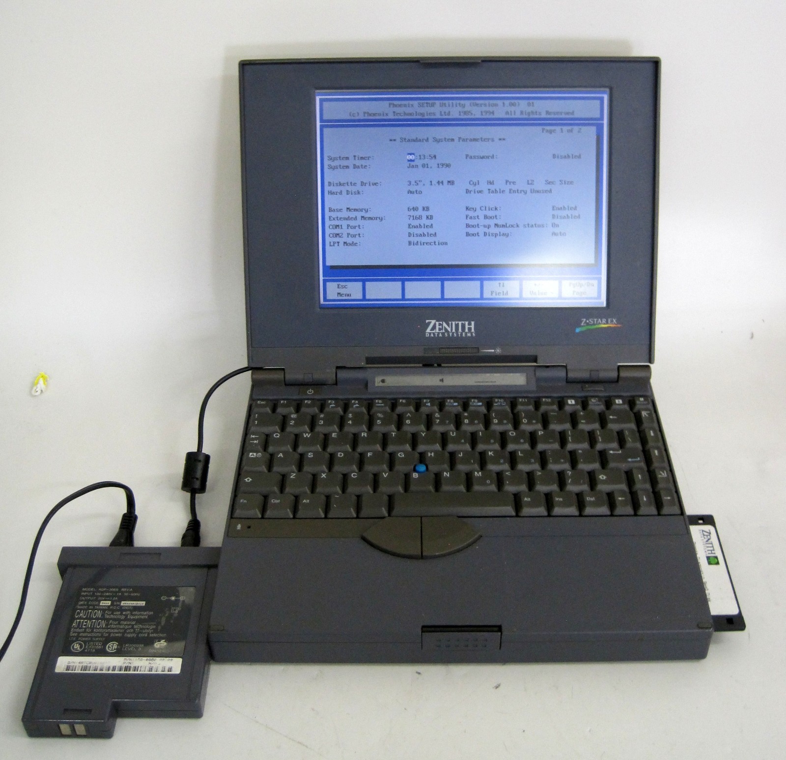 Zenith NTB007 Z Star Ex Laptop 486DX2-50 CPU 8MB RAM 340MB HDD+Floppy+Battery