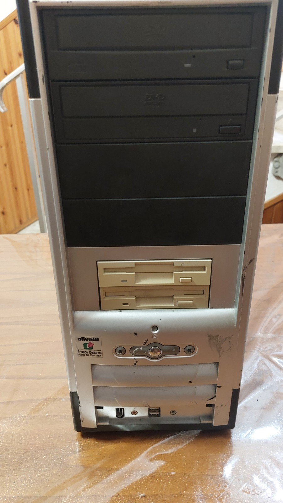 OLIVETTI PENTIUM 4 RETRO VINTAGE PC