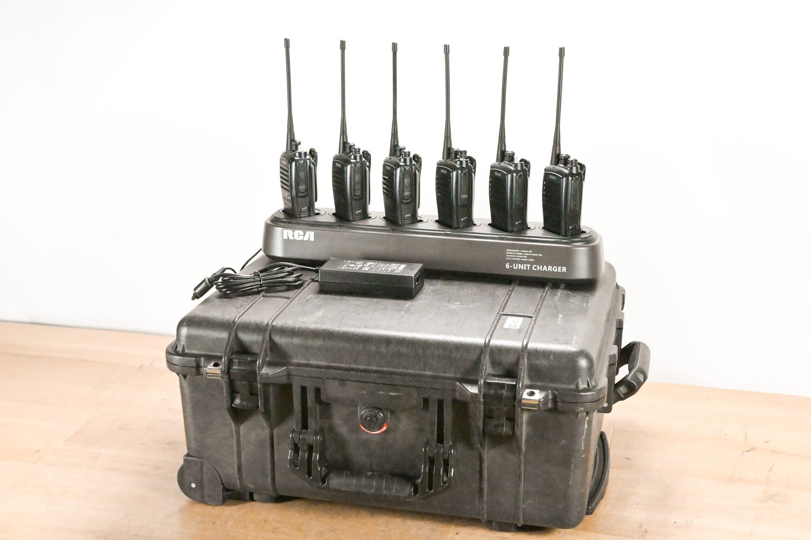 RCA BR250U Two-Way Radio 450-470MHz (6-Pack w/ Charger & Batteries) CG012XR