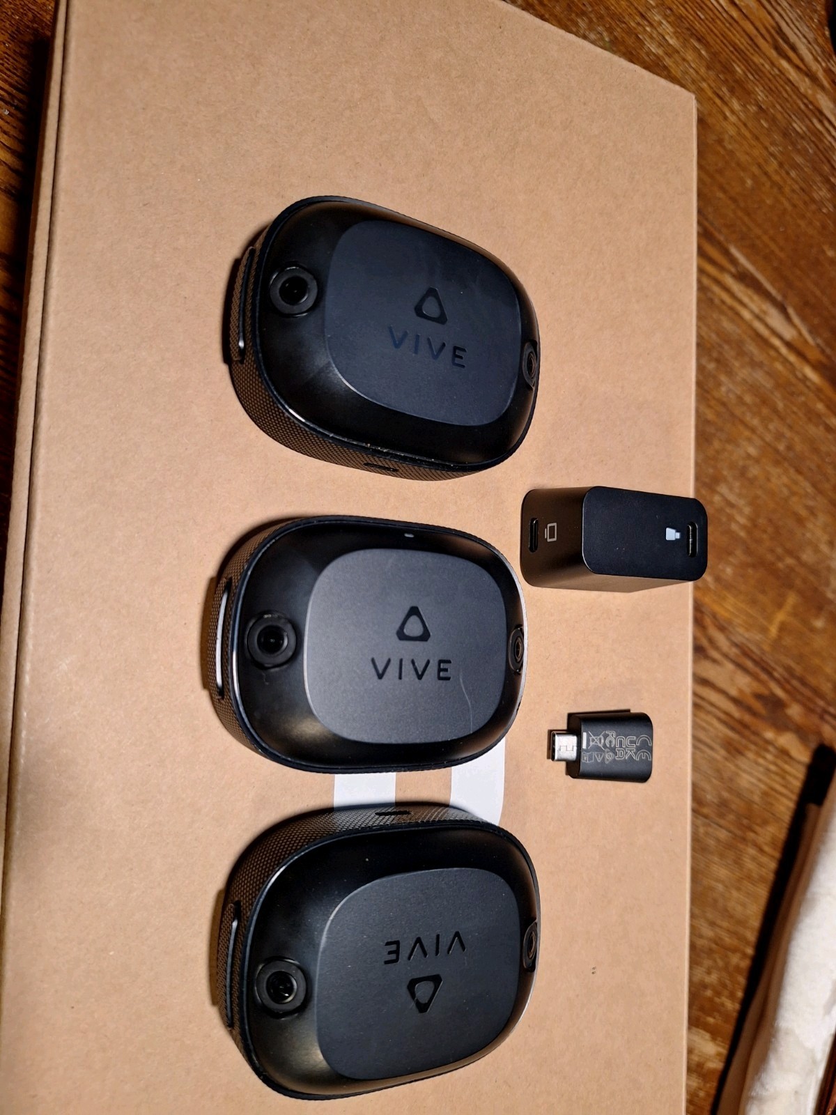 HTC Vive Ultimate Tracker 3 Pack + Dongle - VR Full Body Tracking