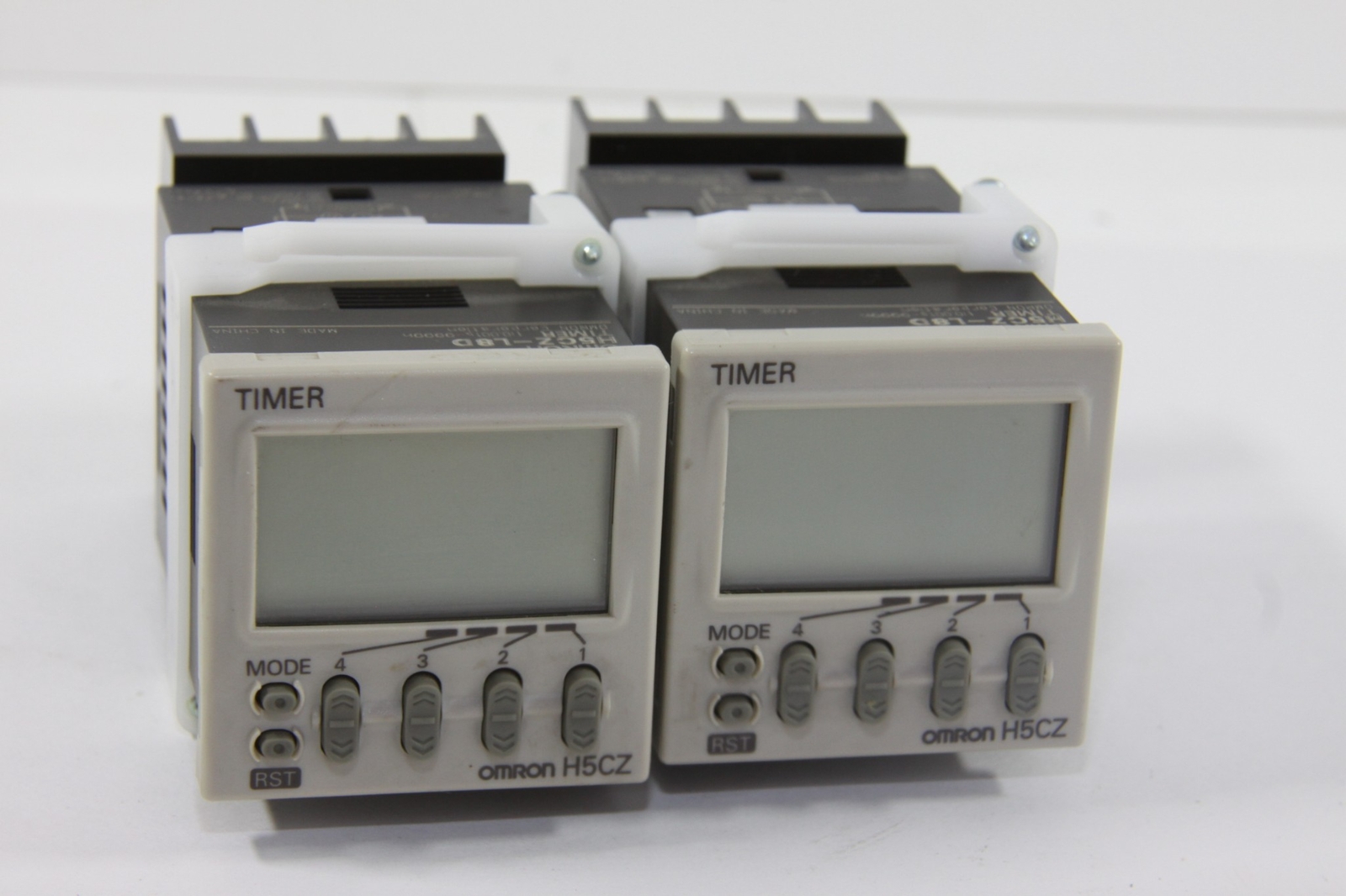 Omron H5CZ-L8D TIMER t:0.001s-9999h SOURCE 12-24 VDC 24 VAC 2 pc.