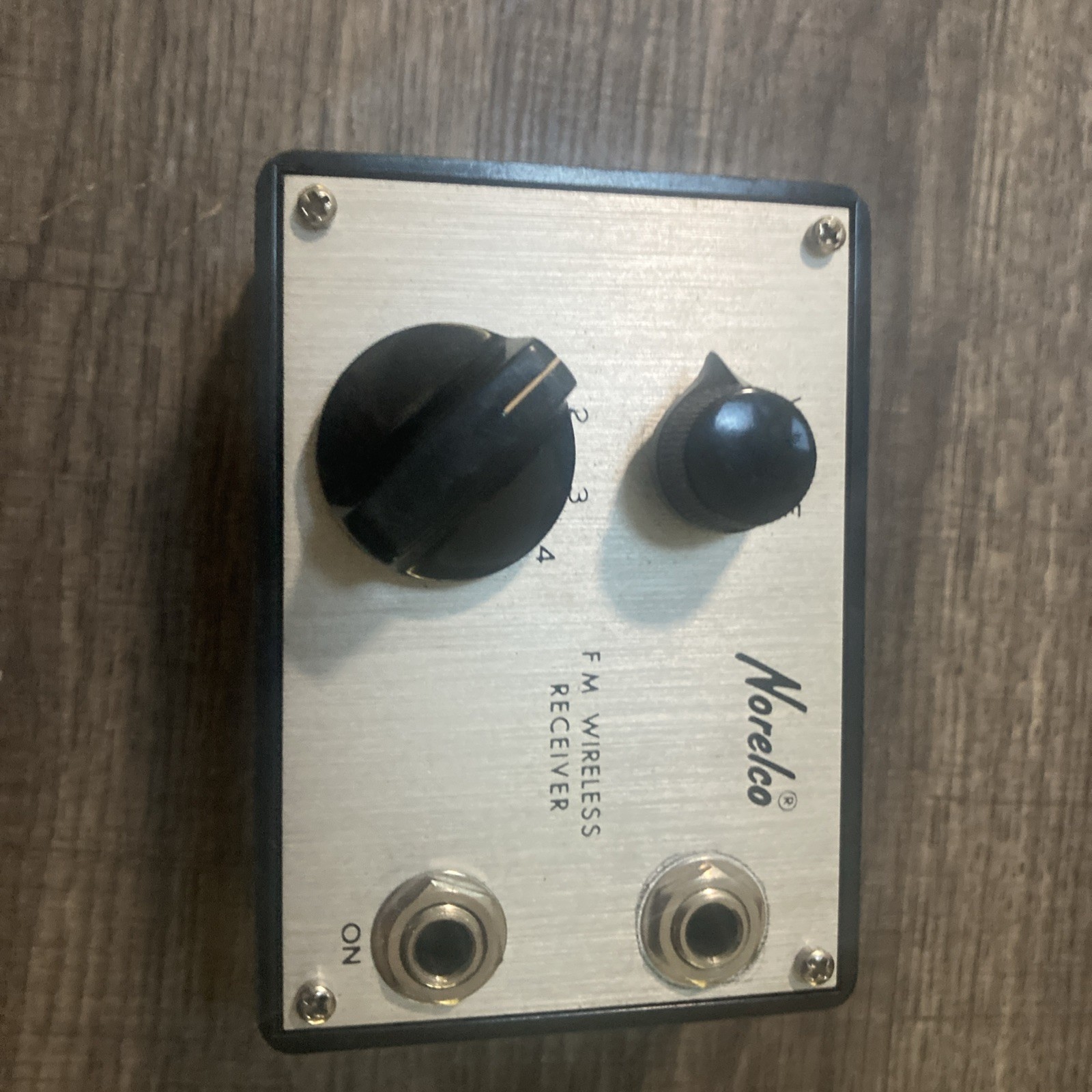 Norelco F M Wireless Receiver  Volume Switch 4 Position Knob