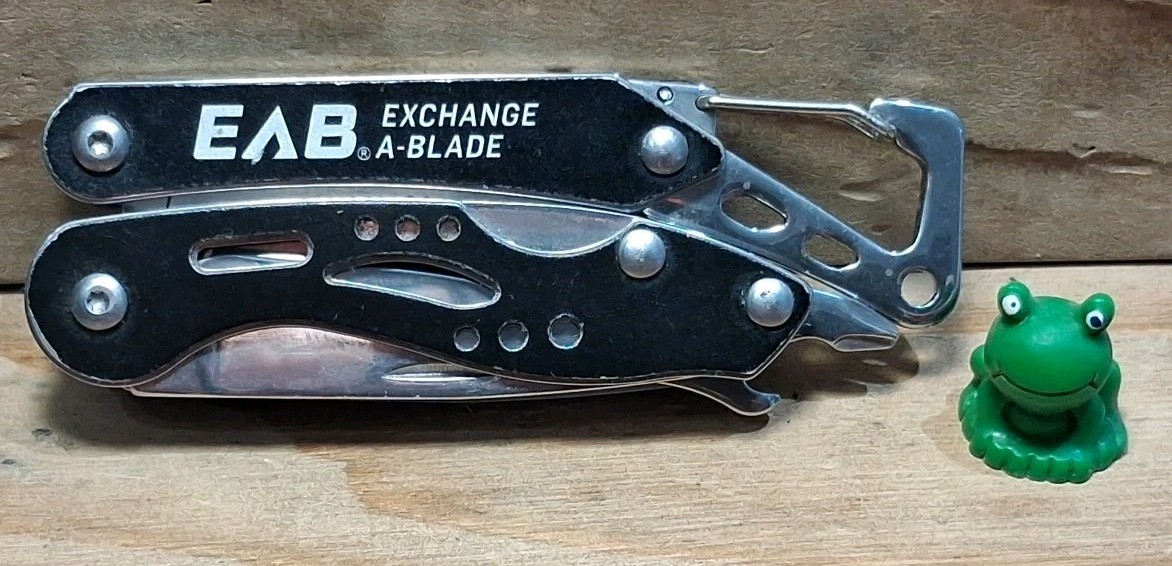NEW BLACK EXCHANGE-A-BLADE 6-in-1 MULTI-TOOL EXCELLENT CONDITION SEE PICTURES