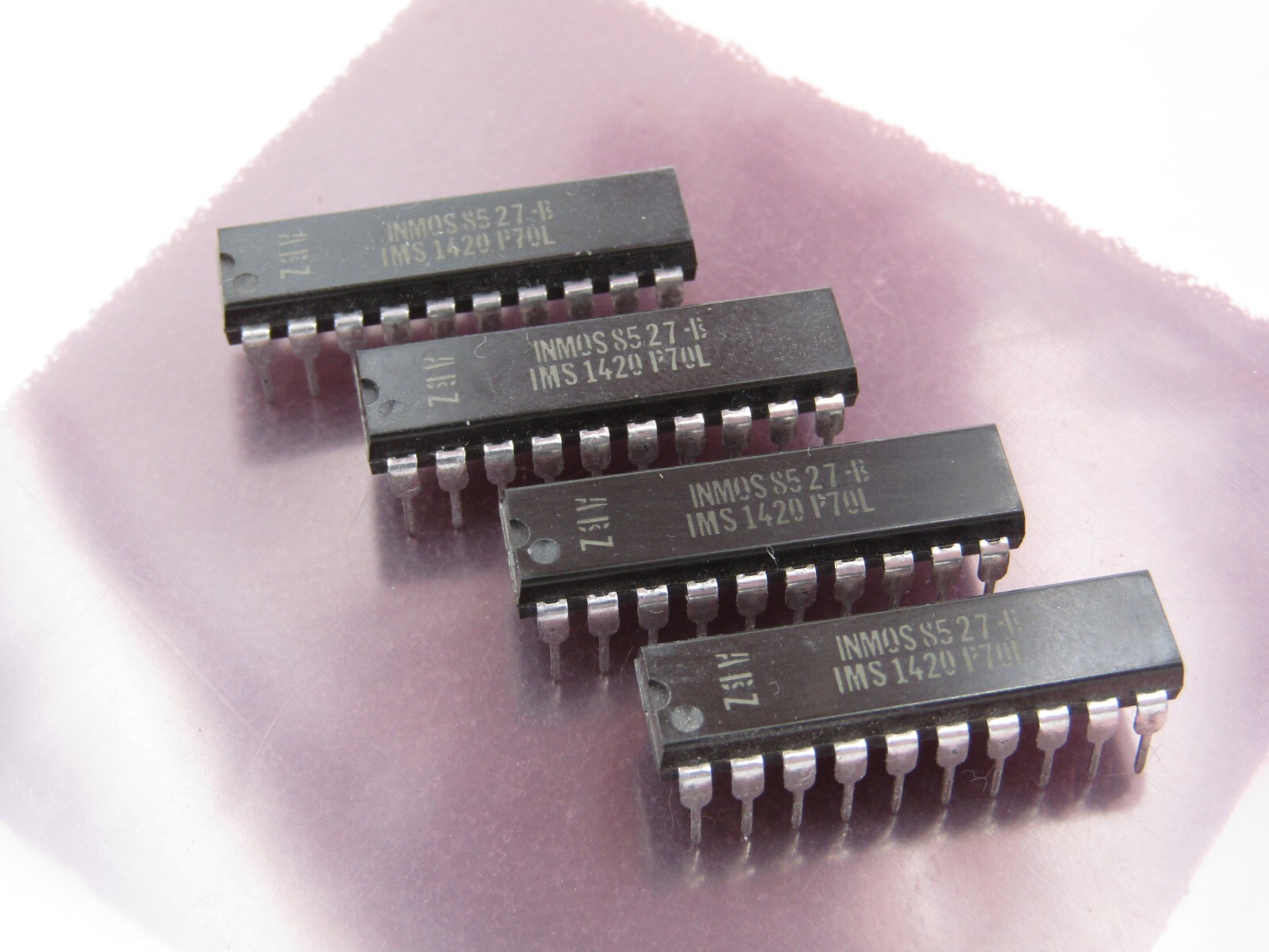 ( 4 PCS ) IMS1420P-70 1420P 20 PIN DIP INMOS 4KX4 SRAM  --  NOS