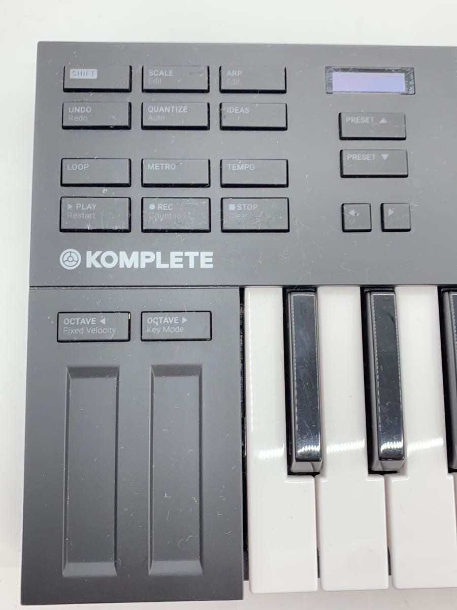 NATIVE INSTRUMENTS Synthesizer M32 Used