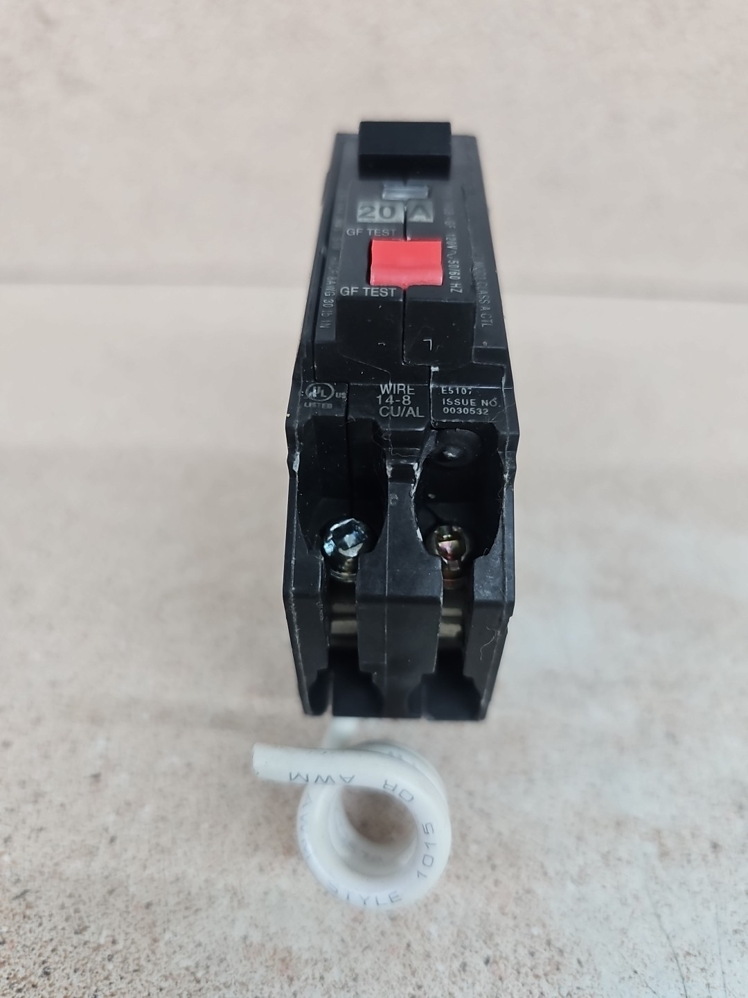 GE - THQB1120GFT - Molded Case Circuit Breaker - 20A, 1-Phase, 120V SHORT WIRE